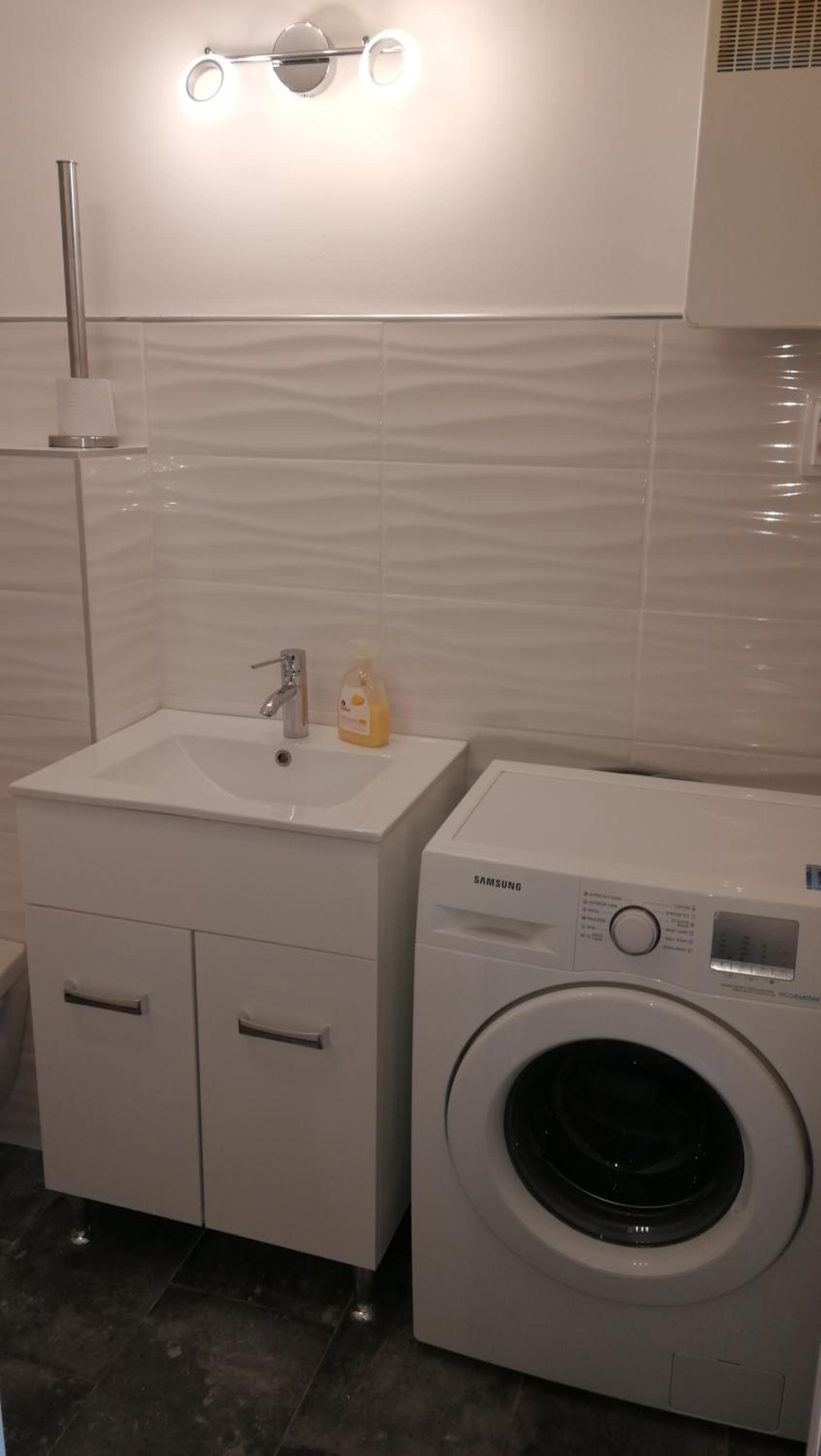One-Bedroom Apartment - Photo 23