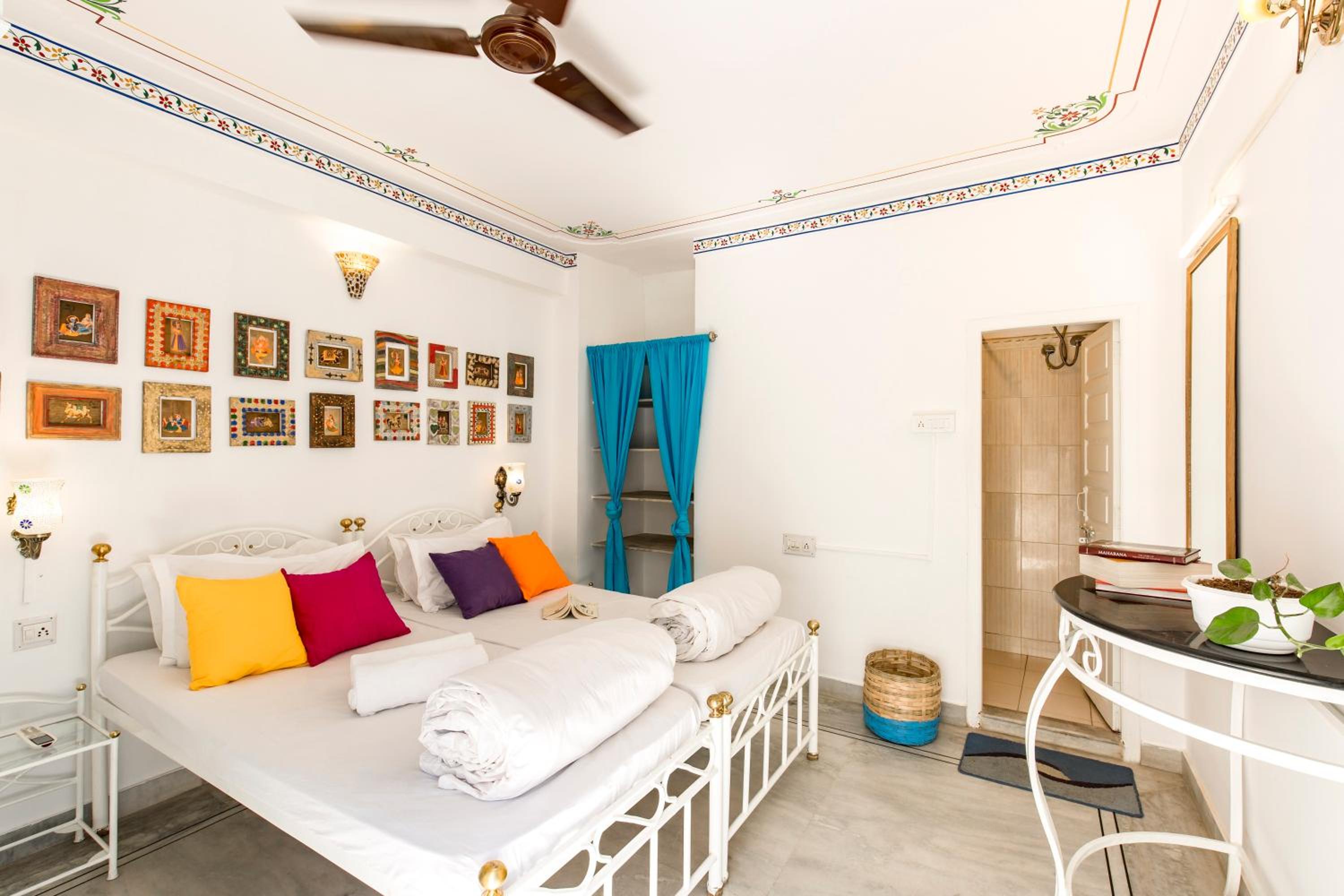 Deluxe Private A/C Room with Ensuite Bathroom photo 1