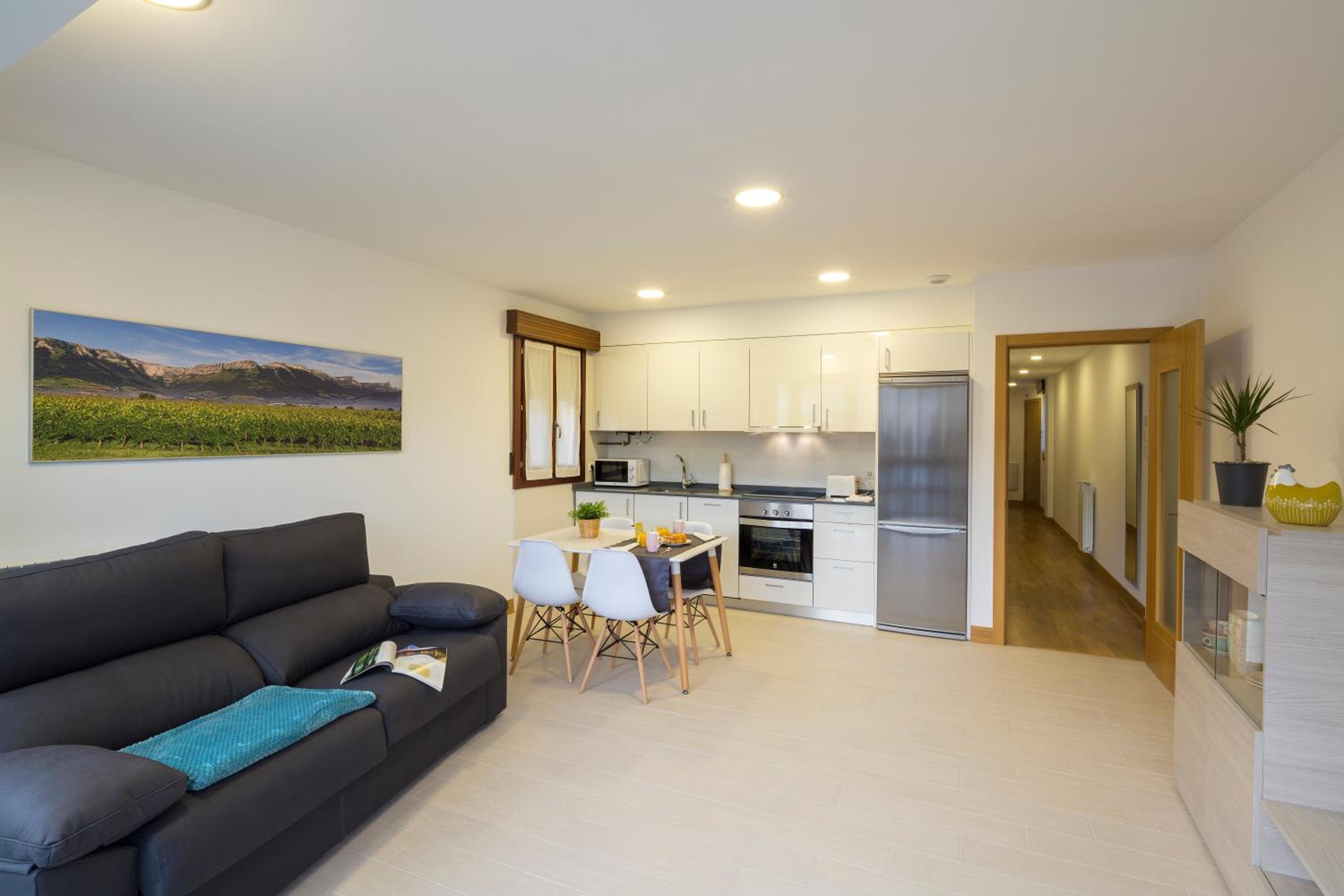Two-Bedroom Apartment with Plaza View photo 2
