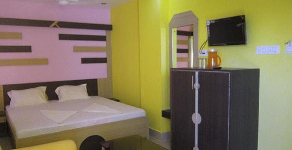 Deluxe AC King Room