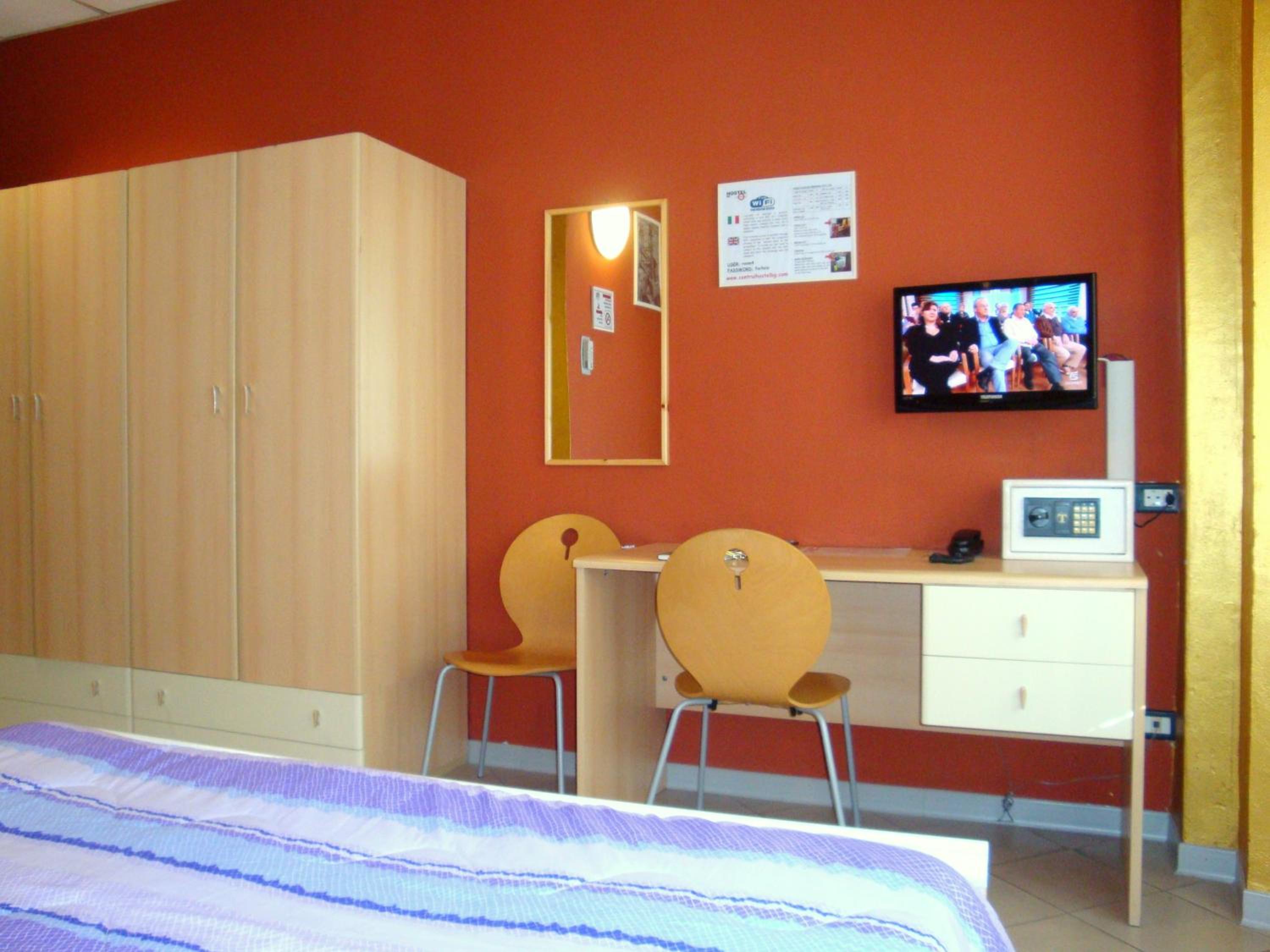 Twin Room - Photo 6