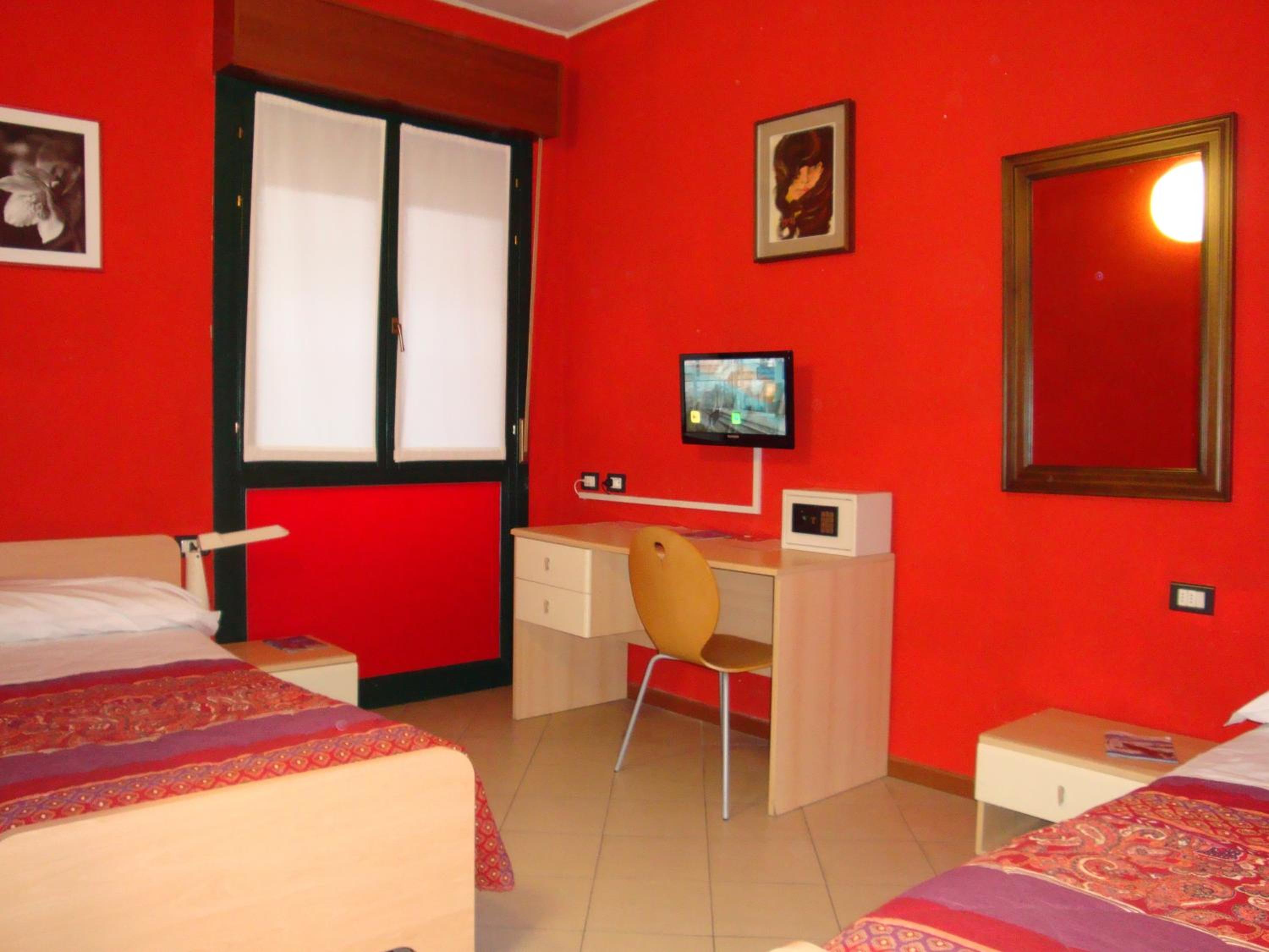 Twin Room - Photo 7