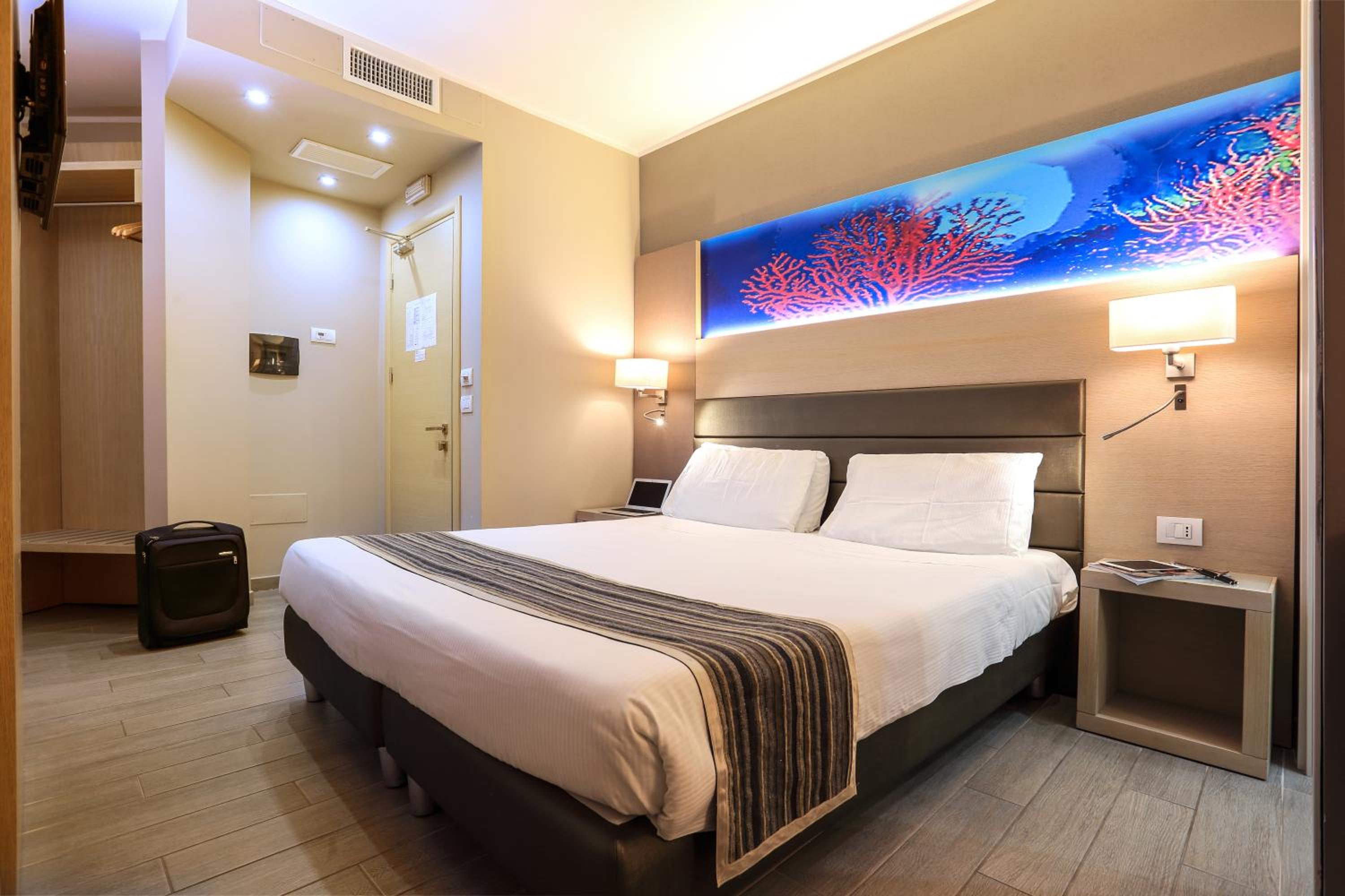 Deluxe Double or Twin Room with Sea View - Photo 1
