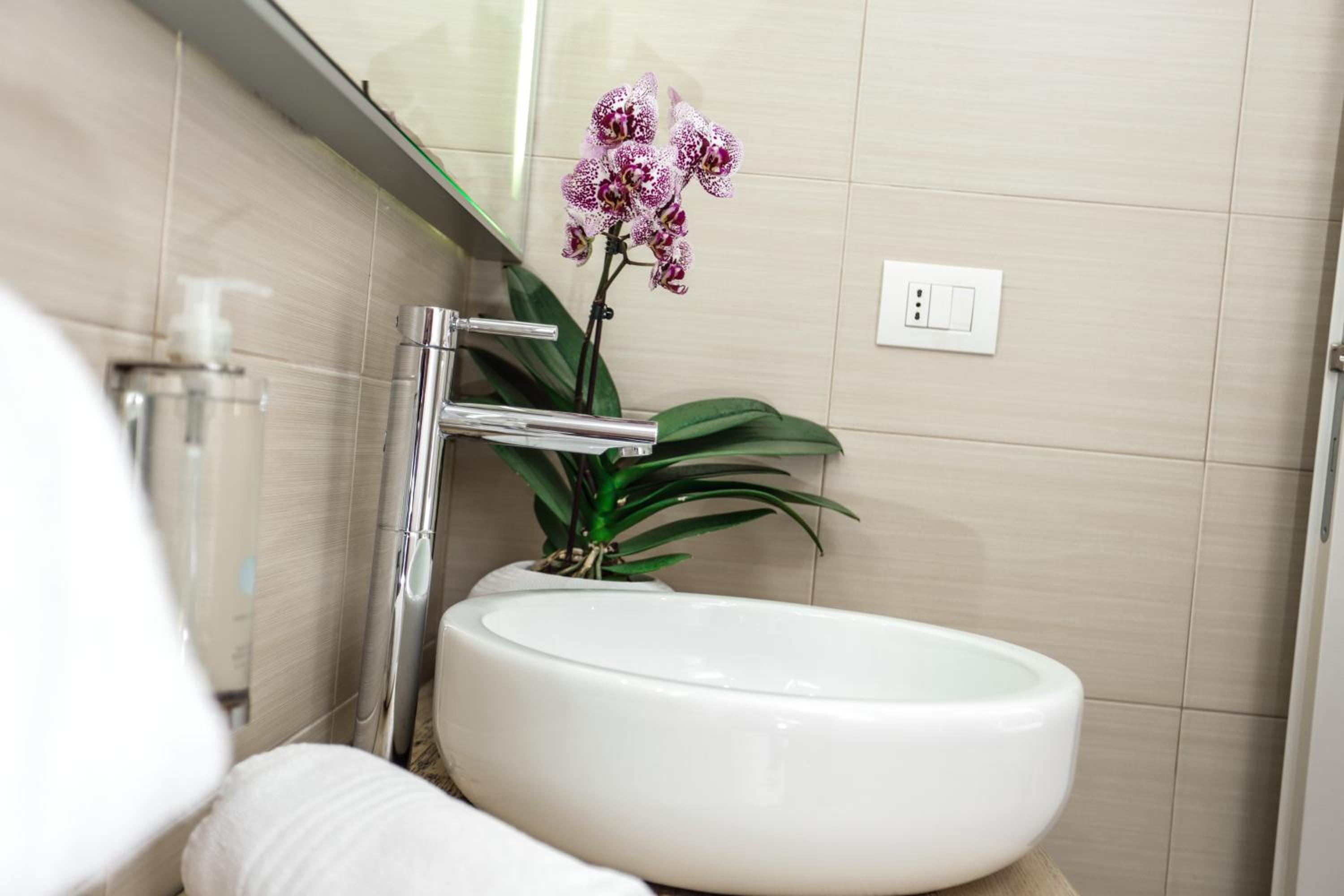 Deluxe Double or Twin Room with Sea View - Photo 3