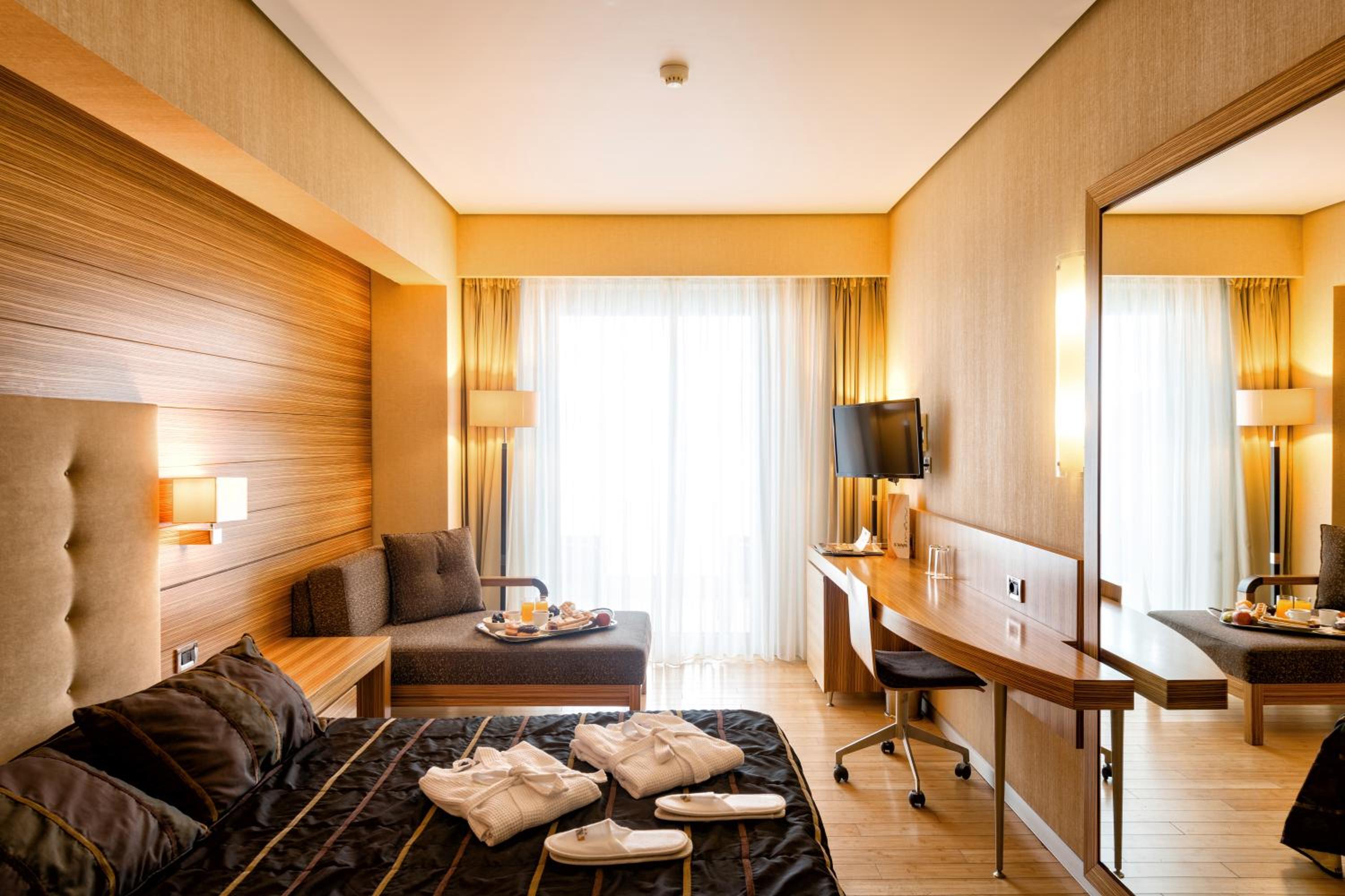 Superior Triple Room with Sea View - Photo 9