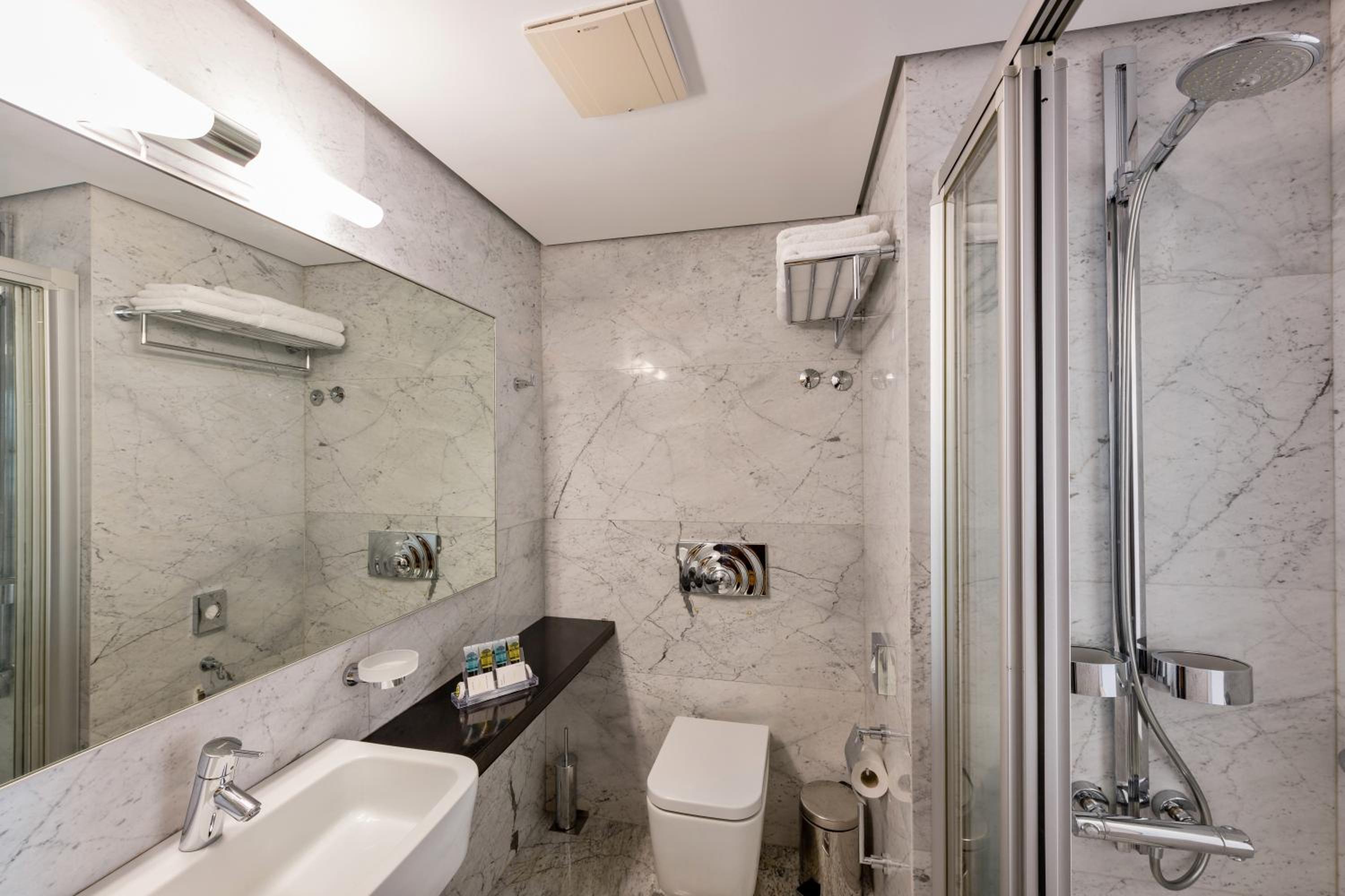 Standard Double Room - Photo 6