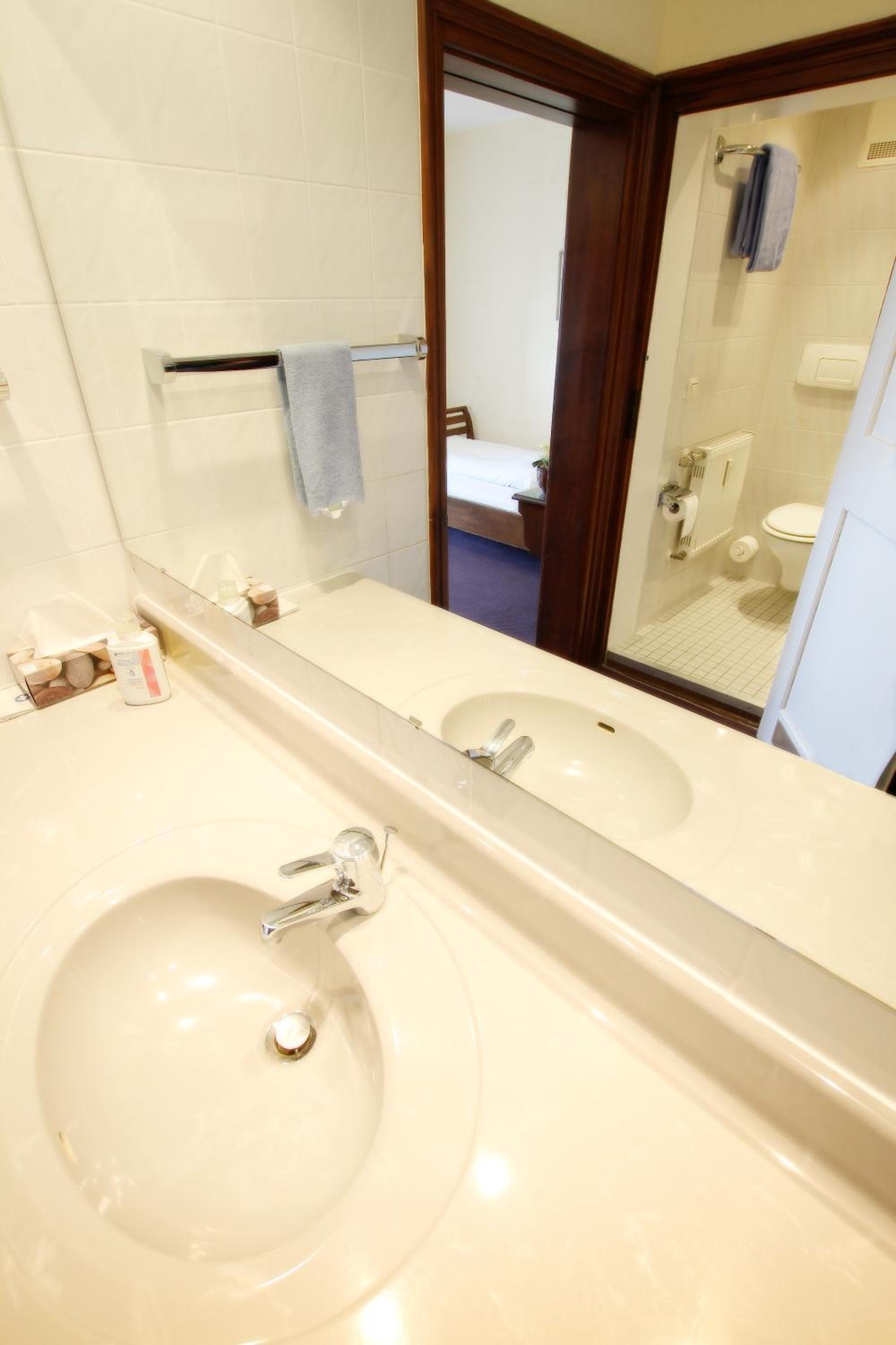 Single Room photo 3