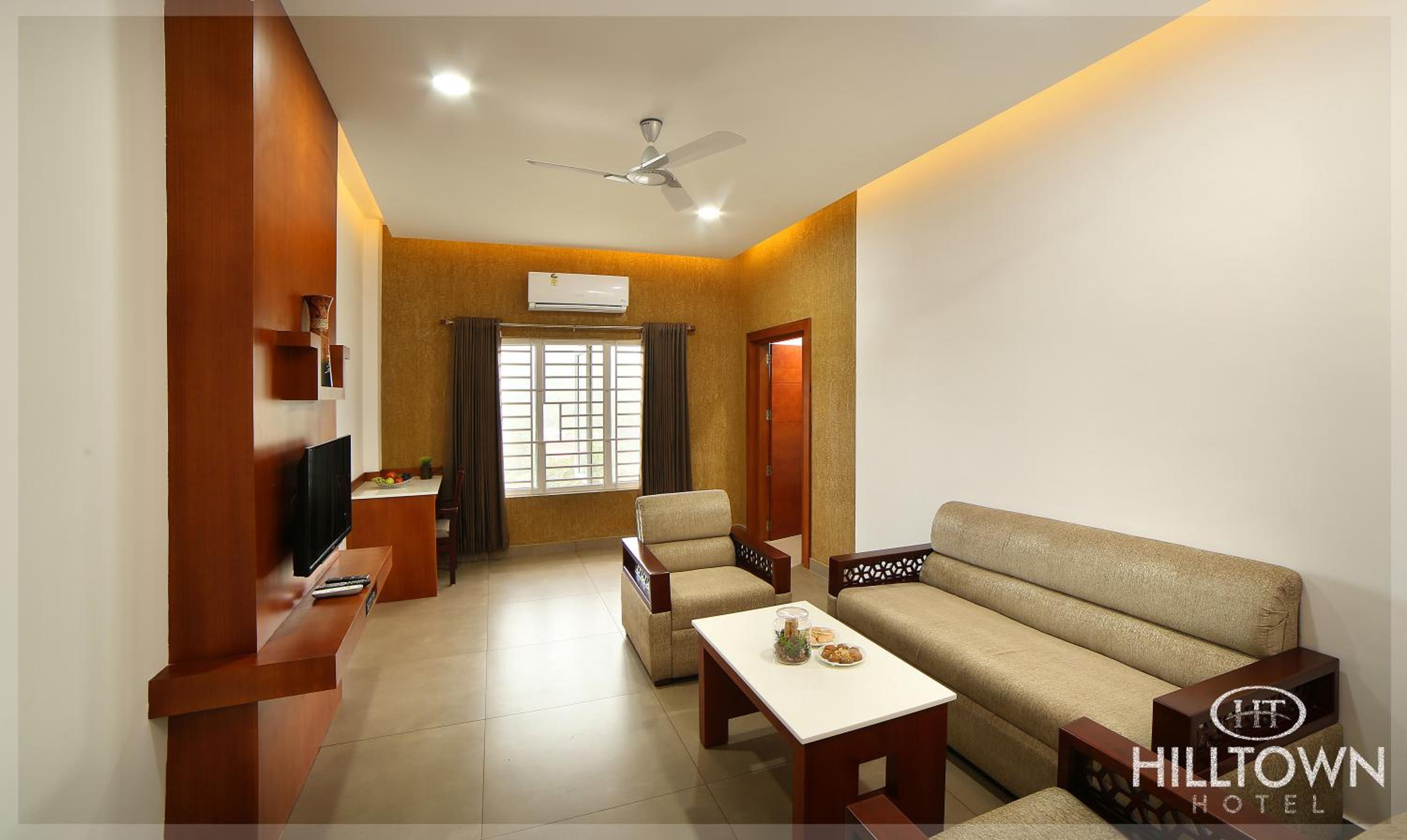Suite - Photo 1