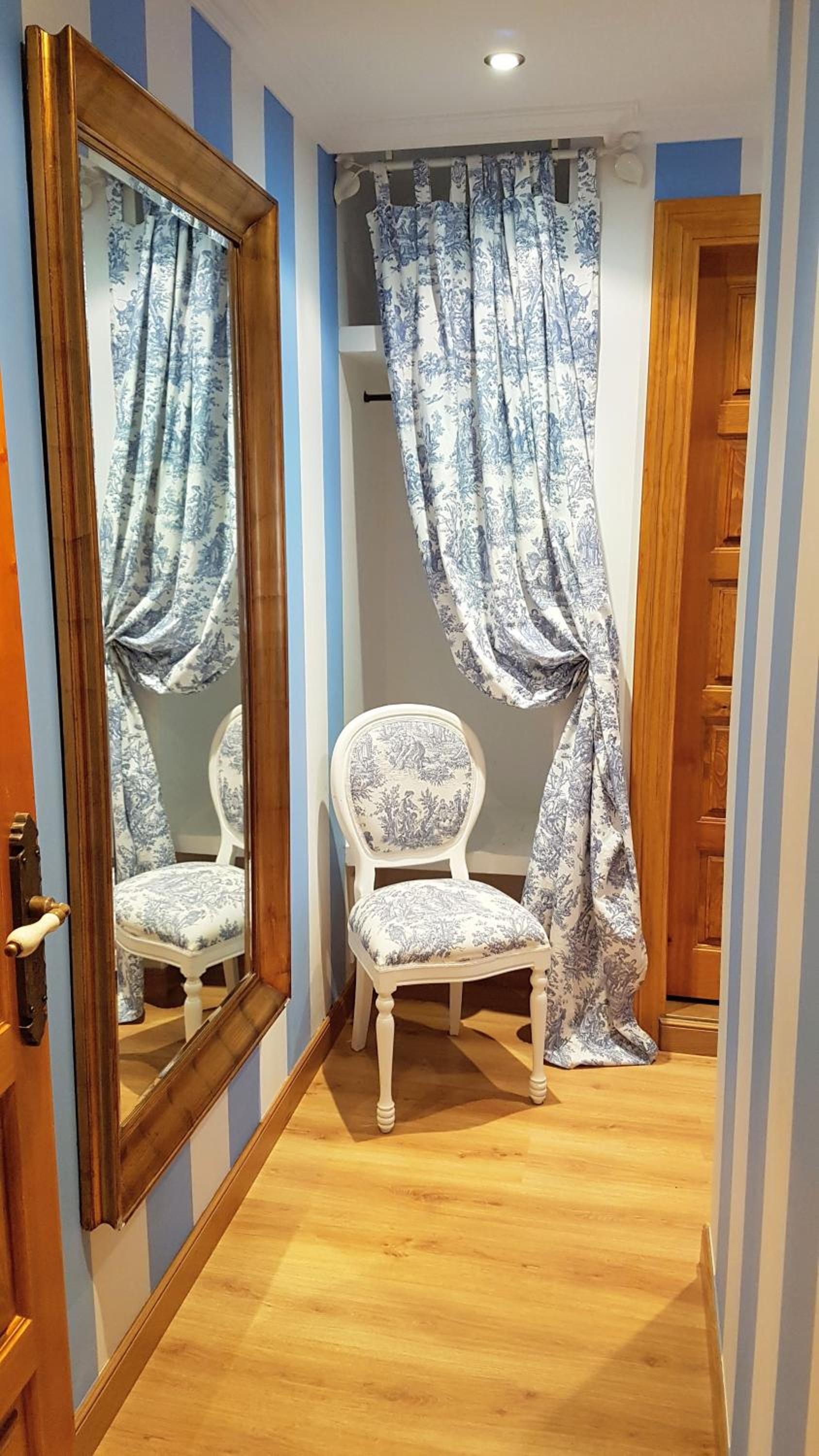 Twin Room with Private Bathroom and View - Photo 10