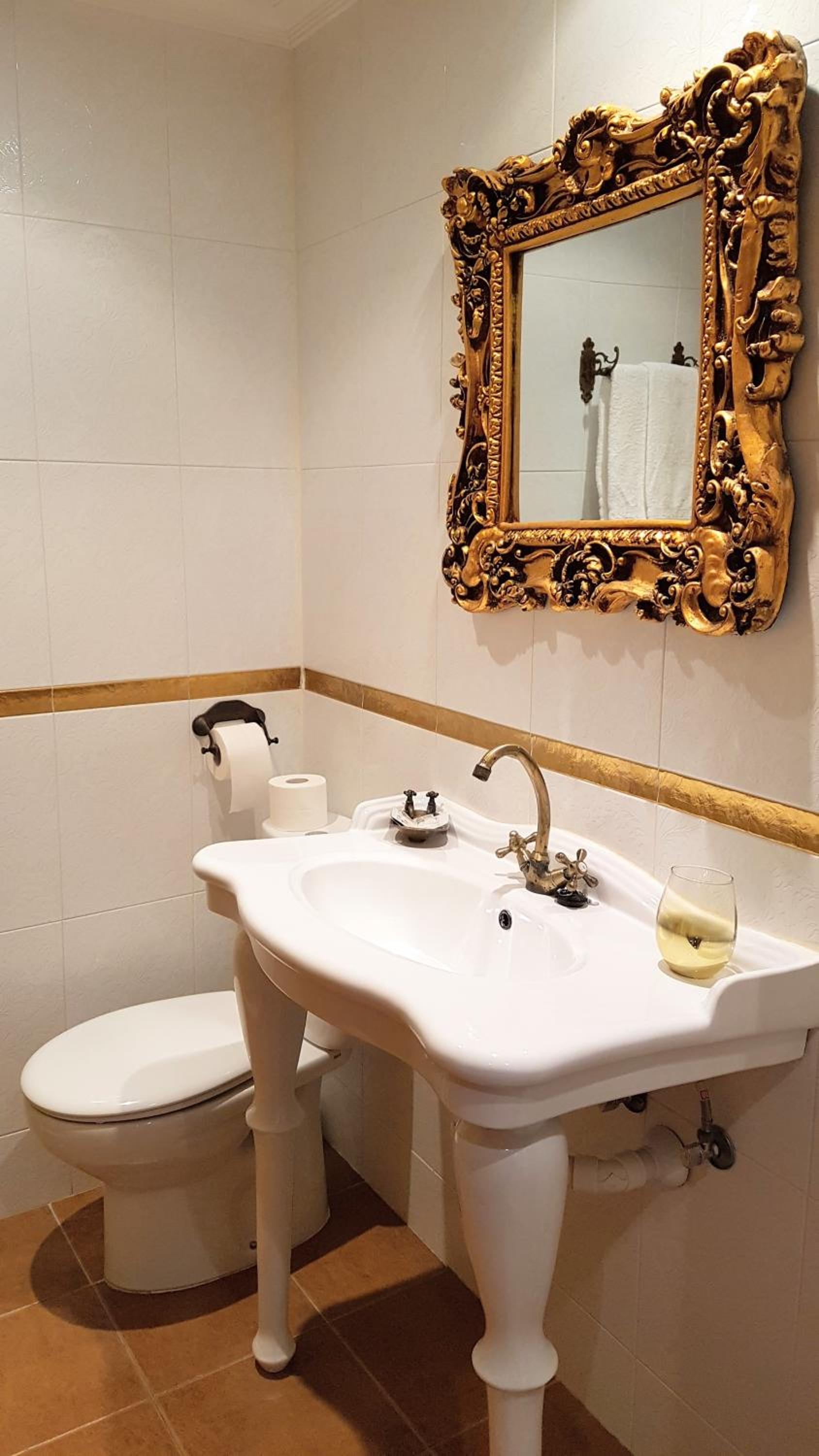 Twin Room with Private Bathroom and View - Photo 53