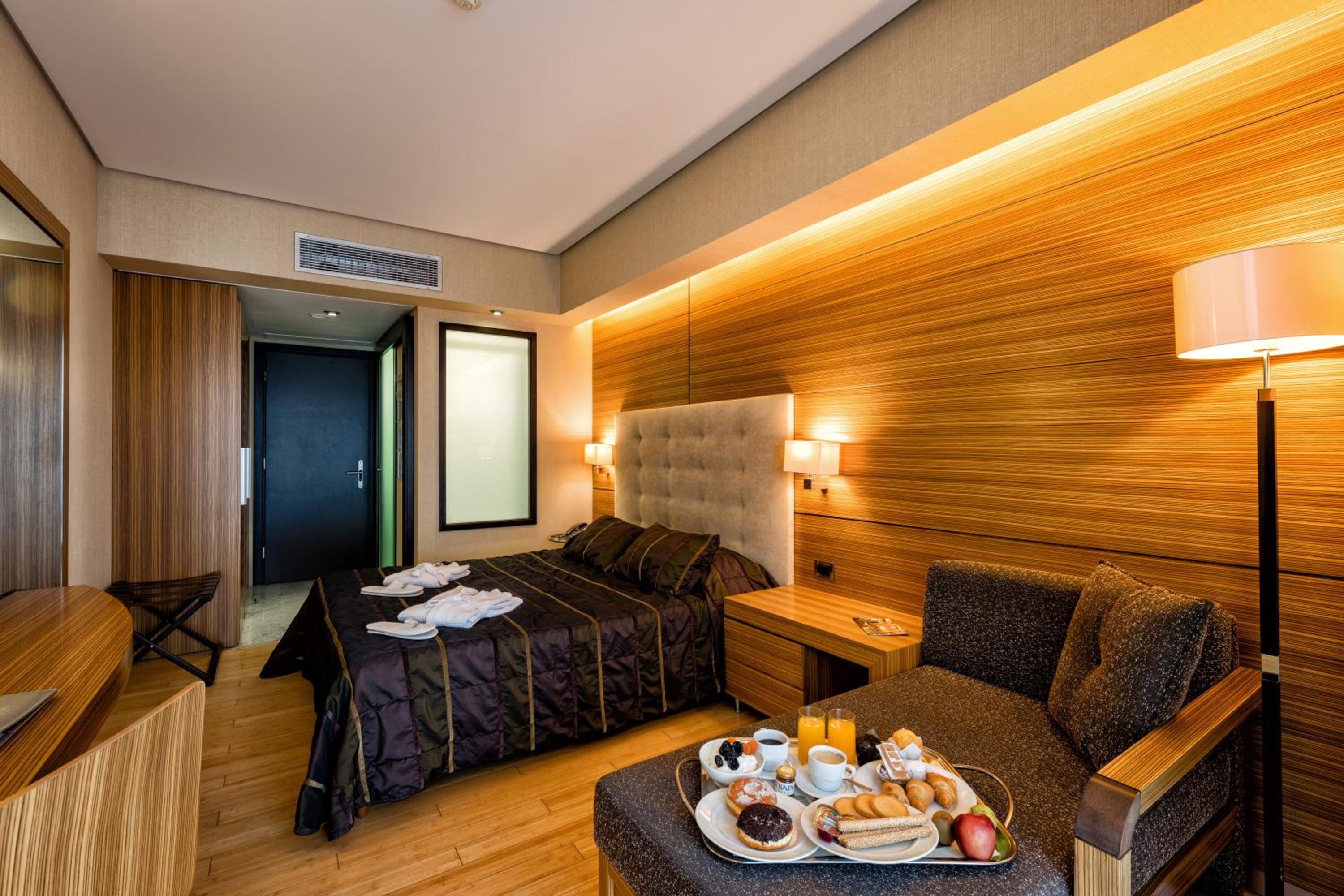 Deluxe Double Room with Sea View - Photo 1