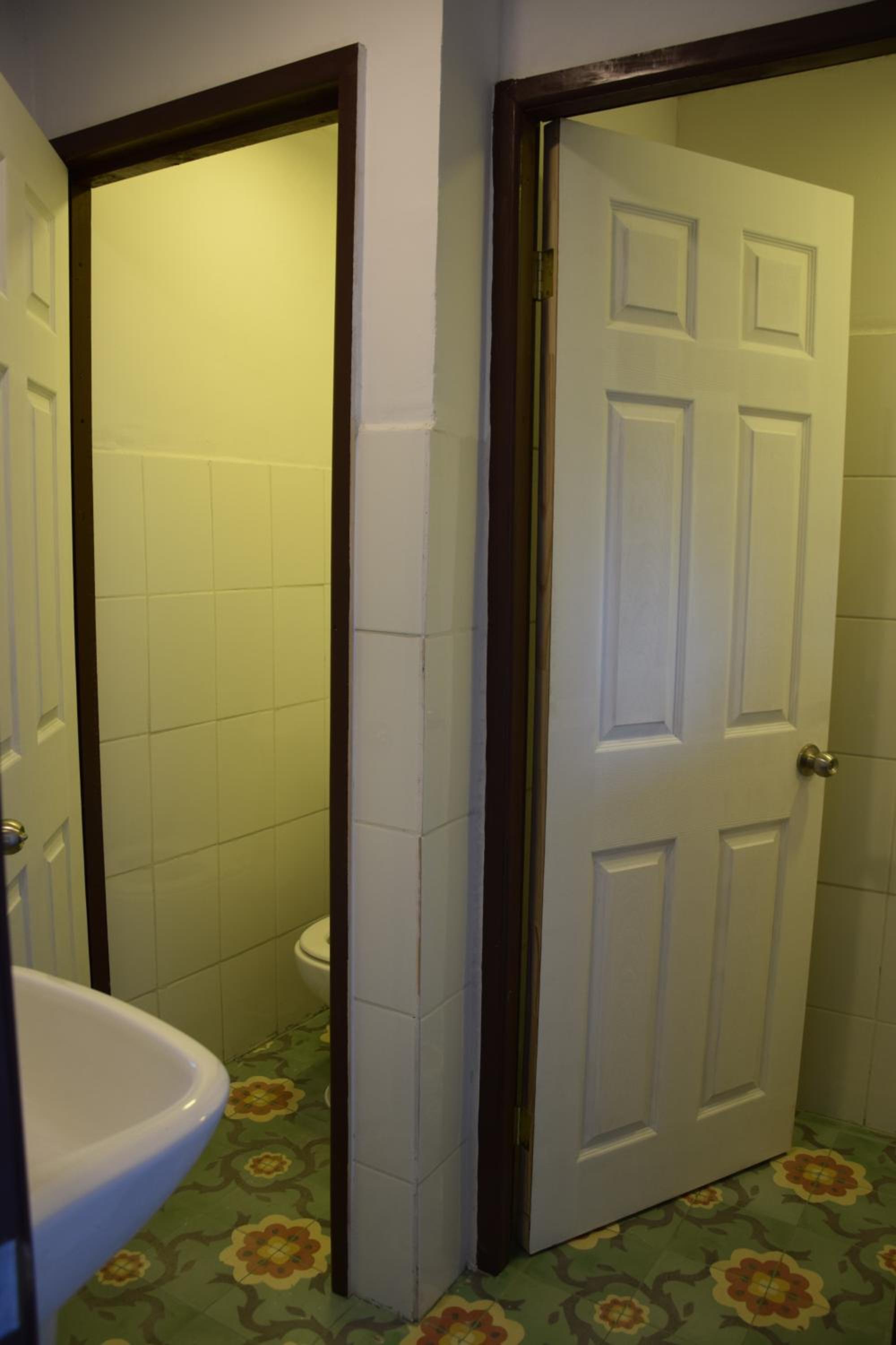 Standard Twin Room with Shared Bathroom photo 2