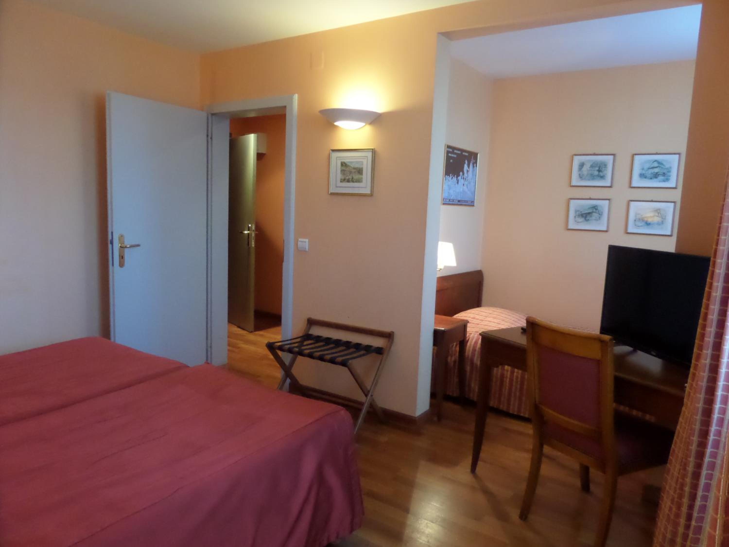 Standard Triple Room photo 3