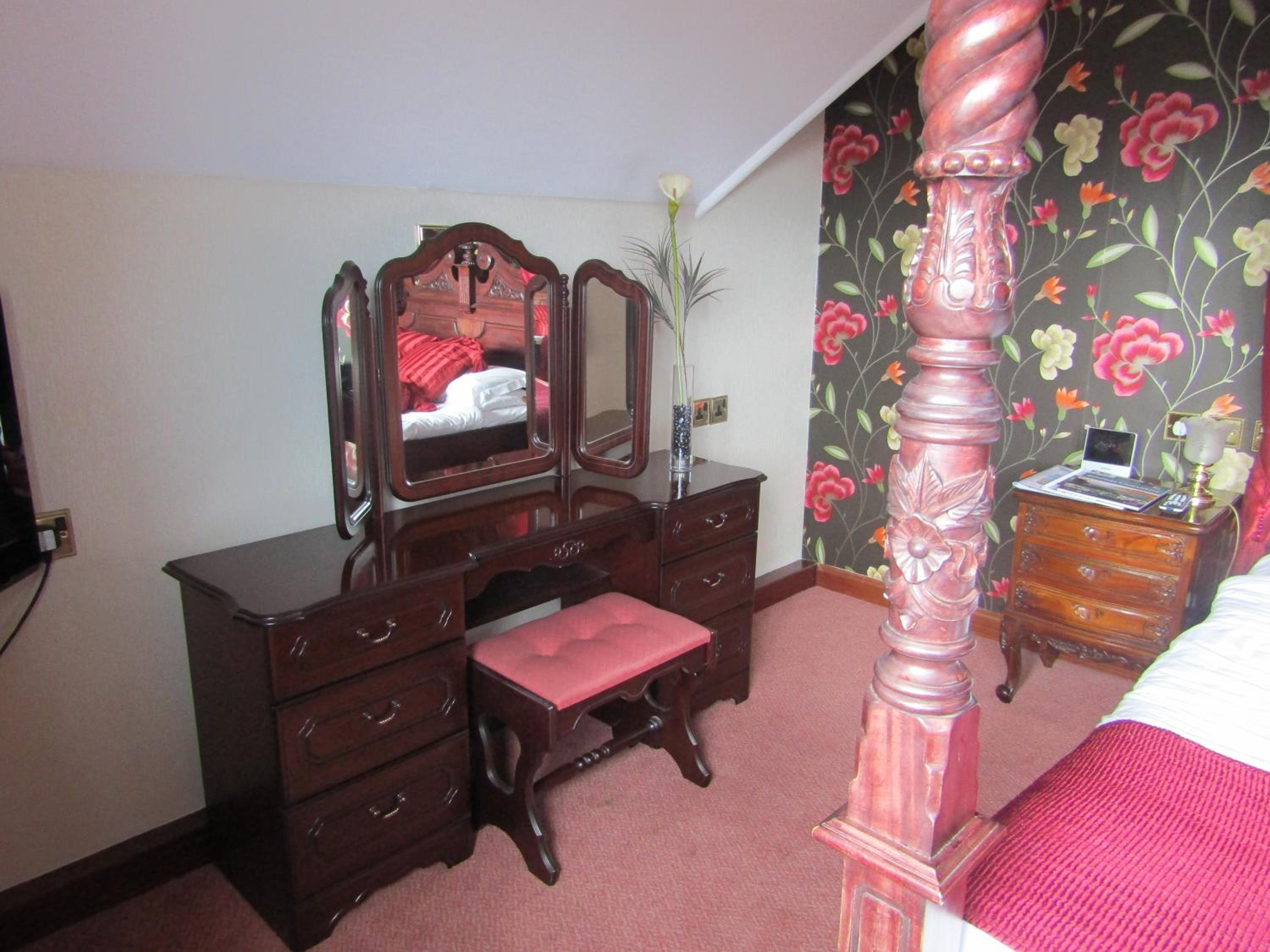 Family Room with Bath photo 3