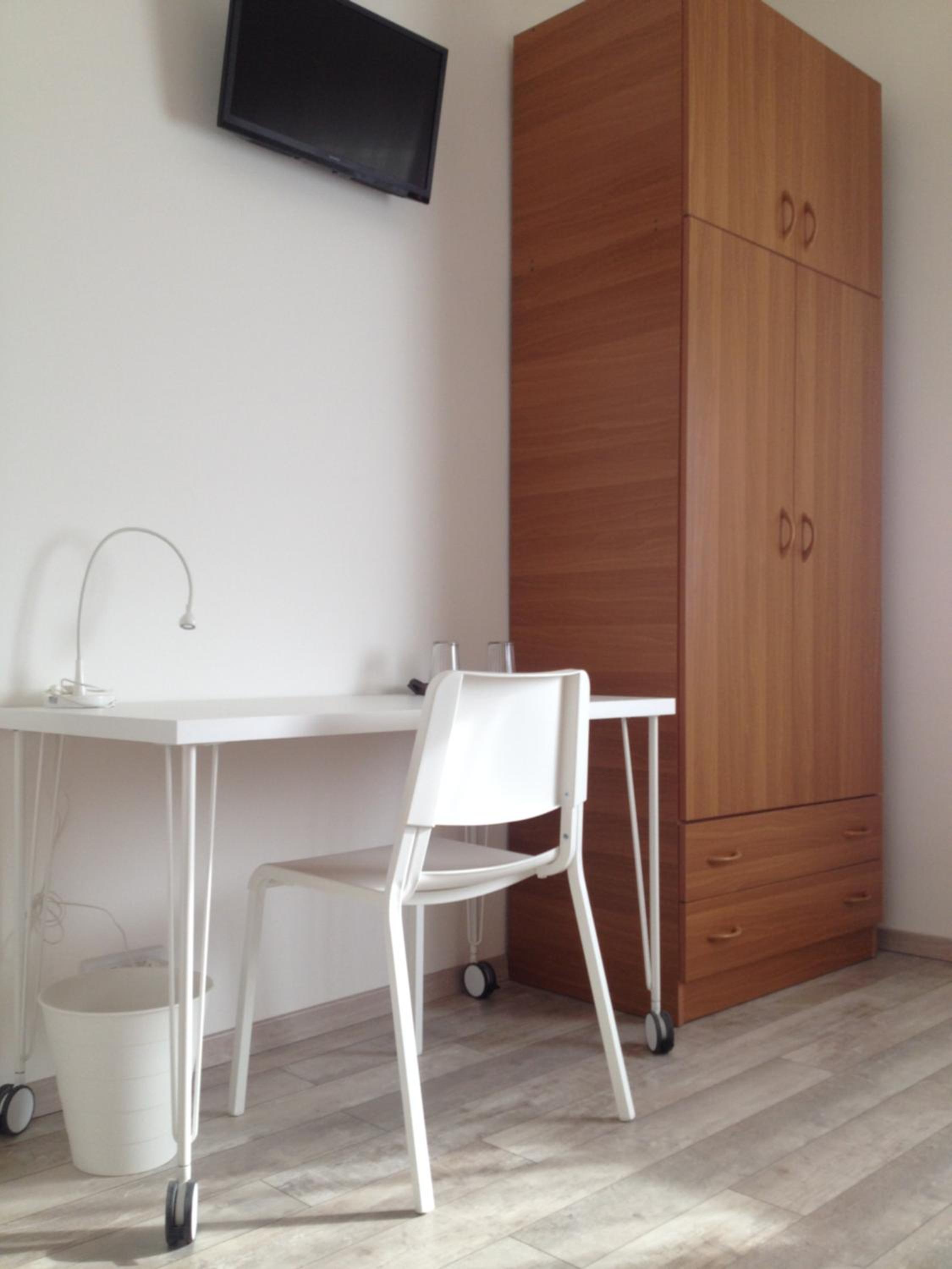 Large Double Room - Photo 3