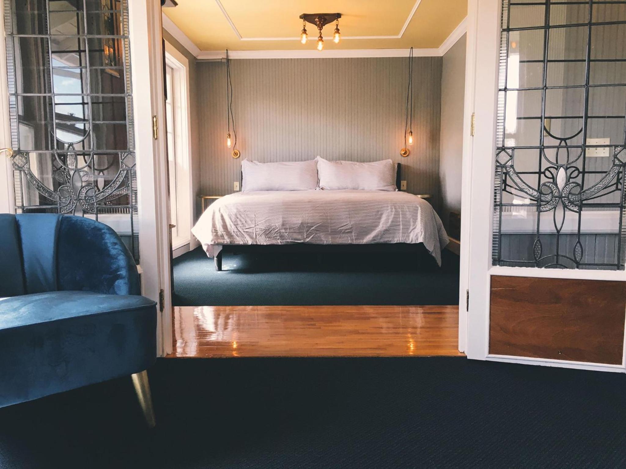 King Suite with Balcony - Photo 1
