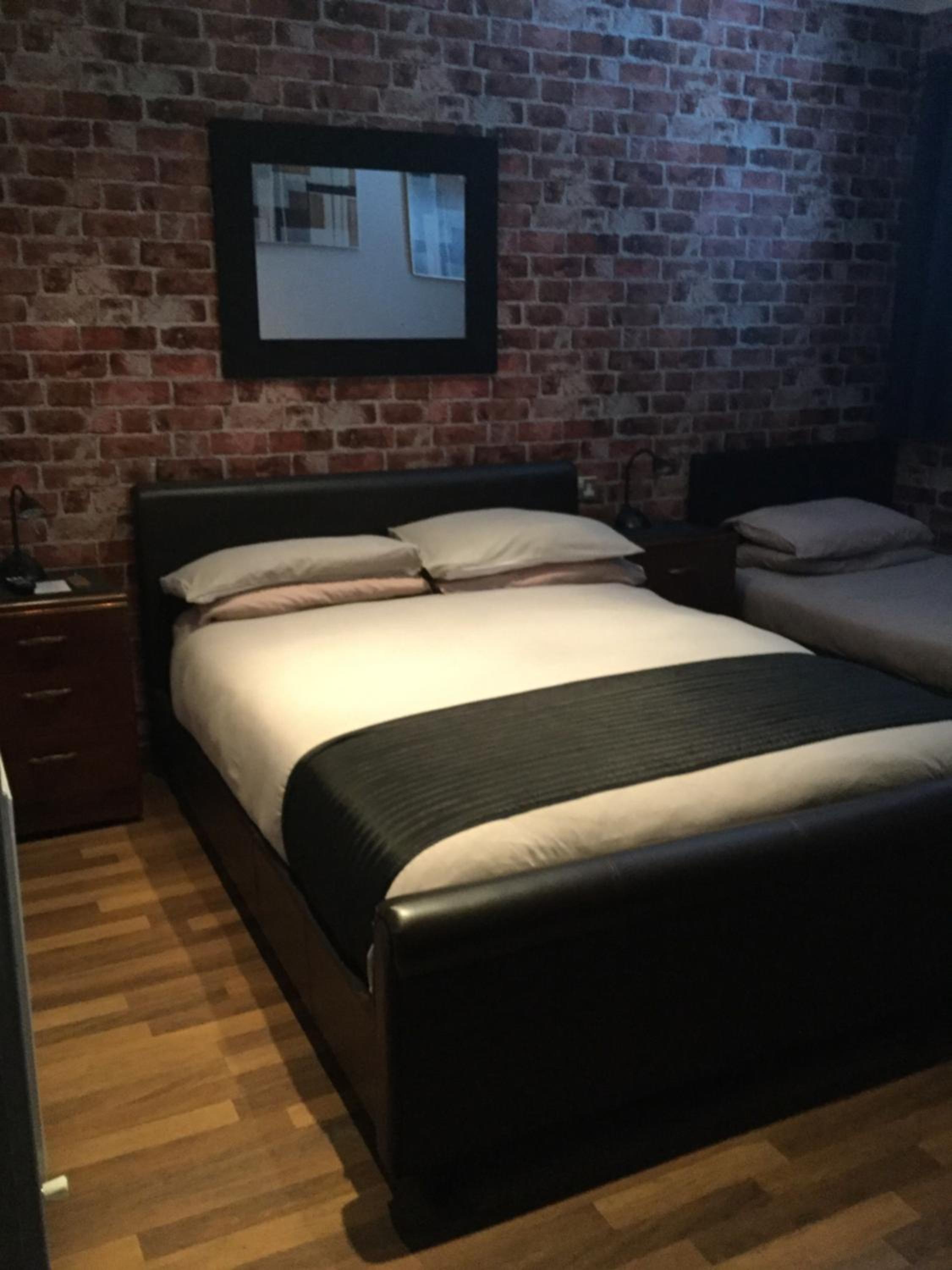 Family Room with Private Bathroom - Photo 2