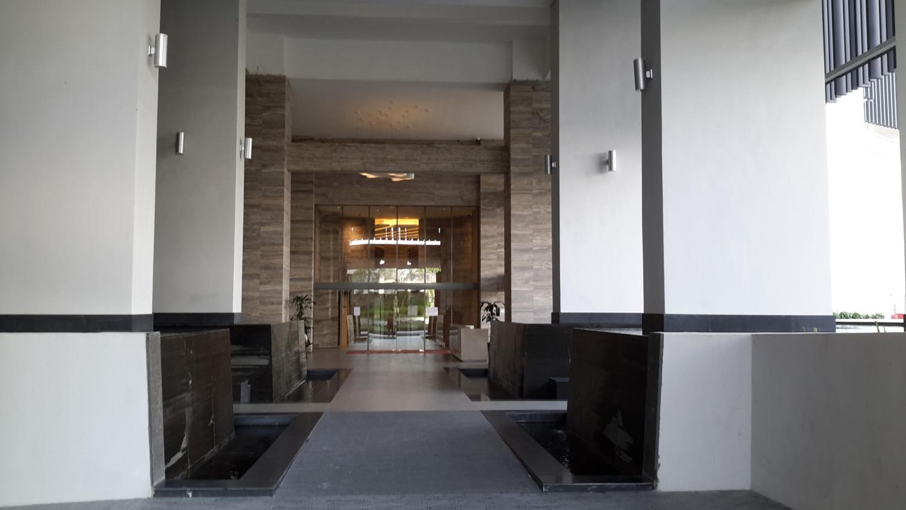 Apartment with Balcony and Garden View photo 2