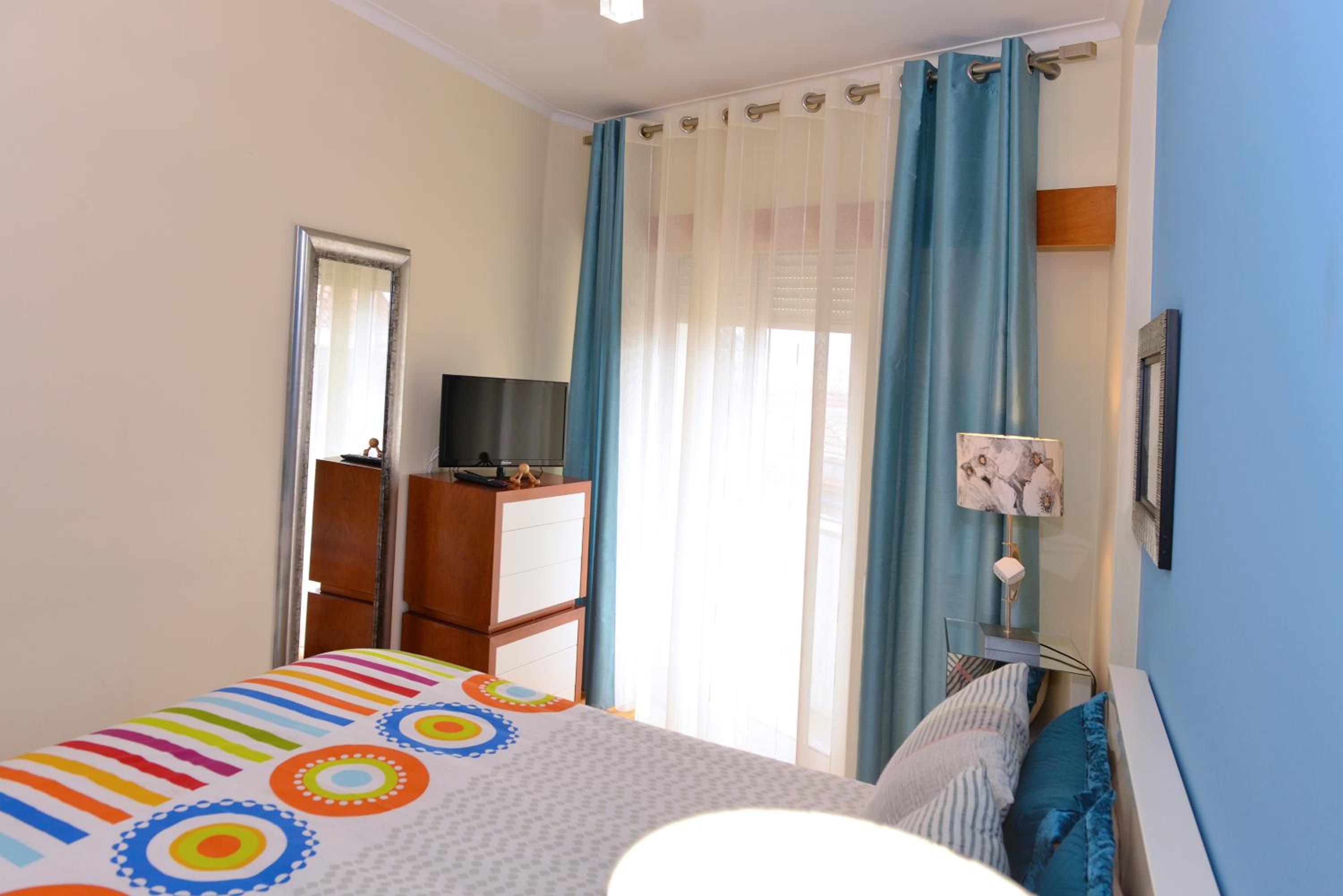 Two-Bedroom Apartment - Photo 21