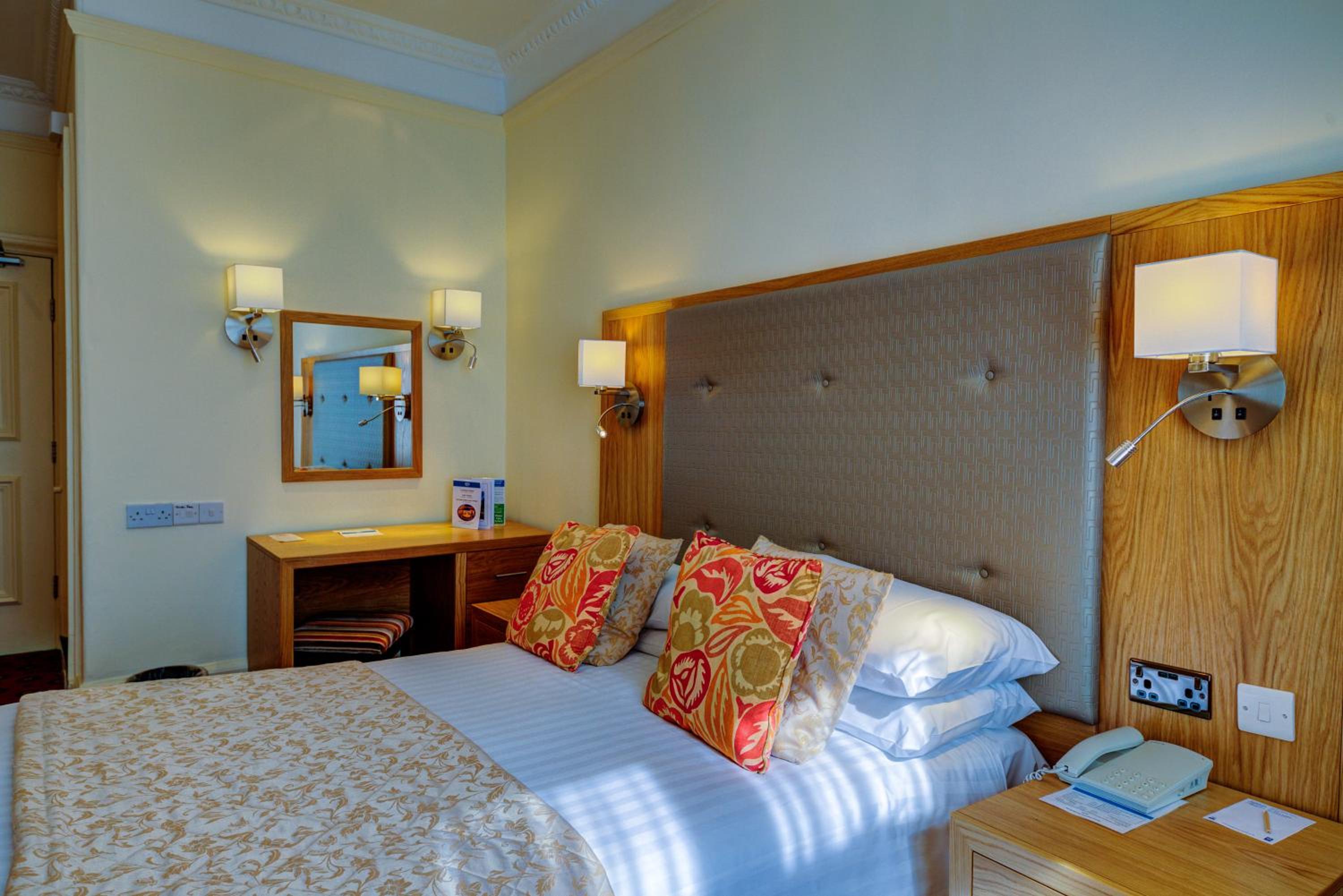 Standard Double Room - Photo 8