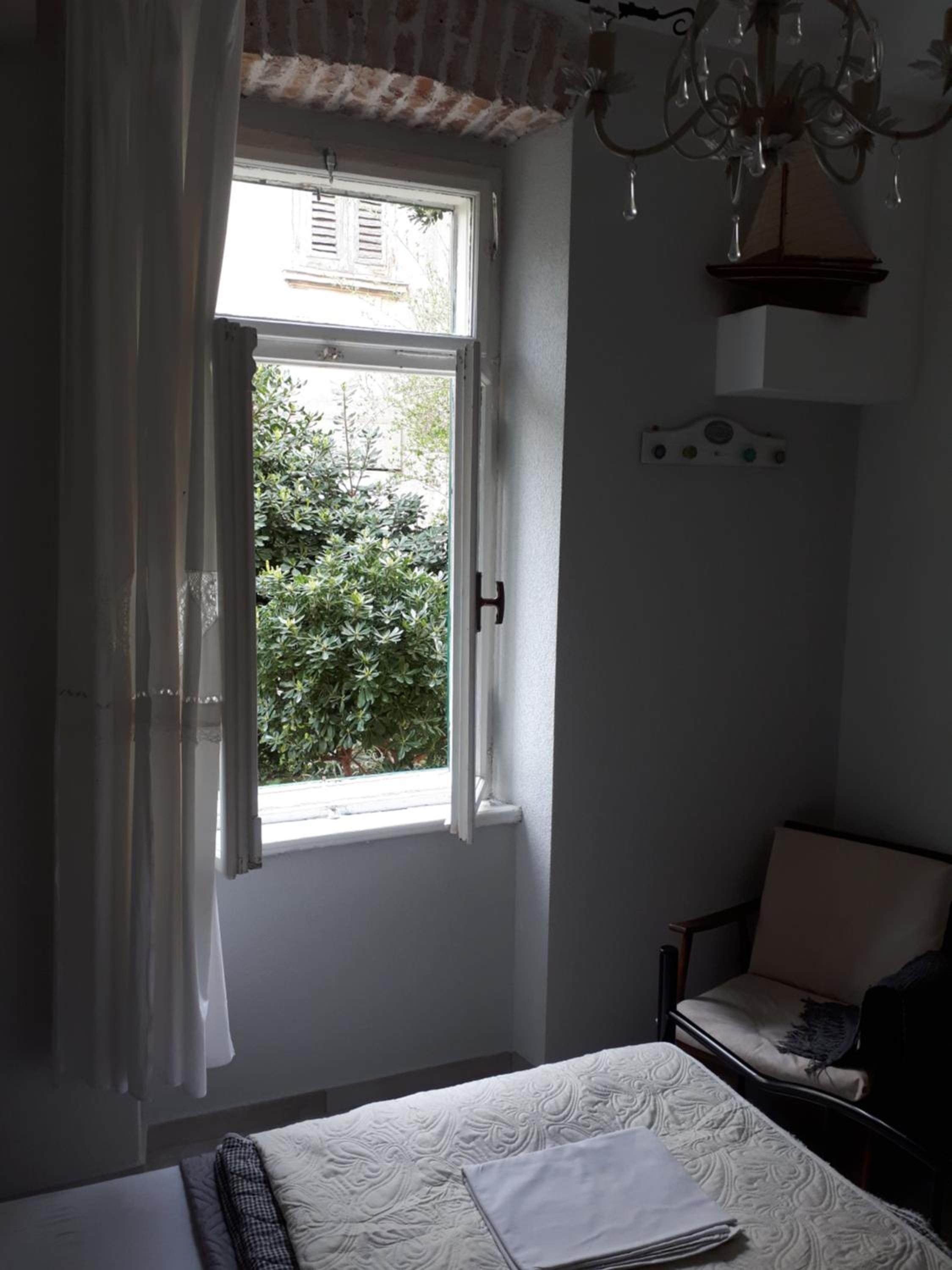 Double Room with Ensuite Bathroom and Garden View photo 3
