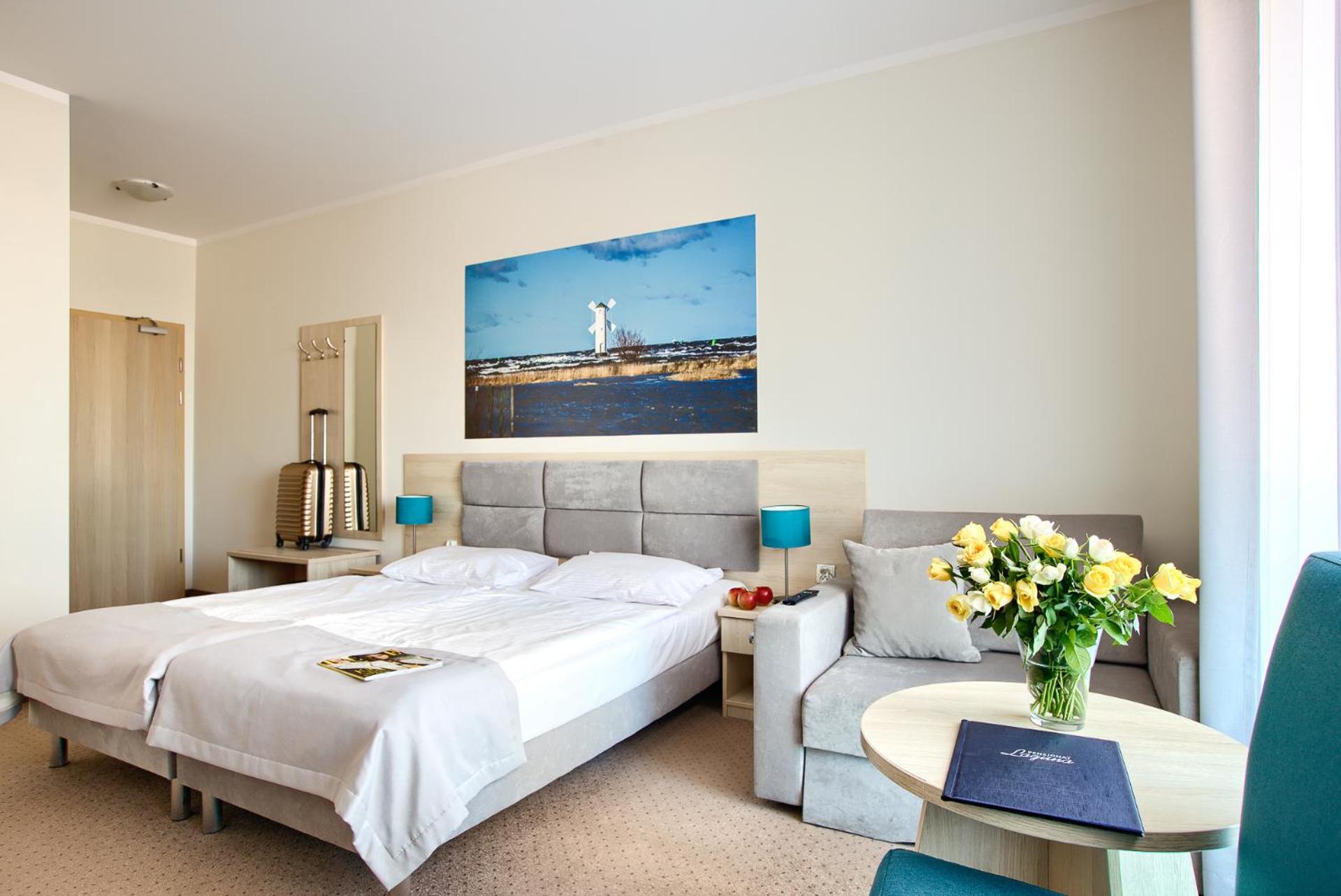 Double or Twin Room with Balcony - Photo 2