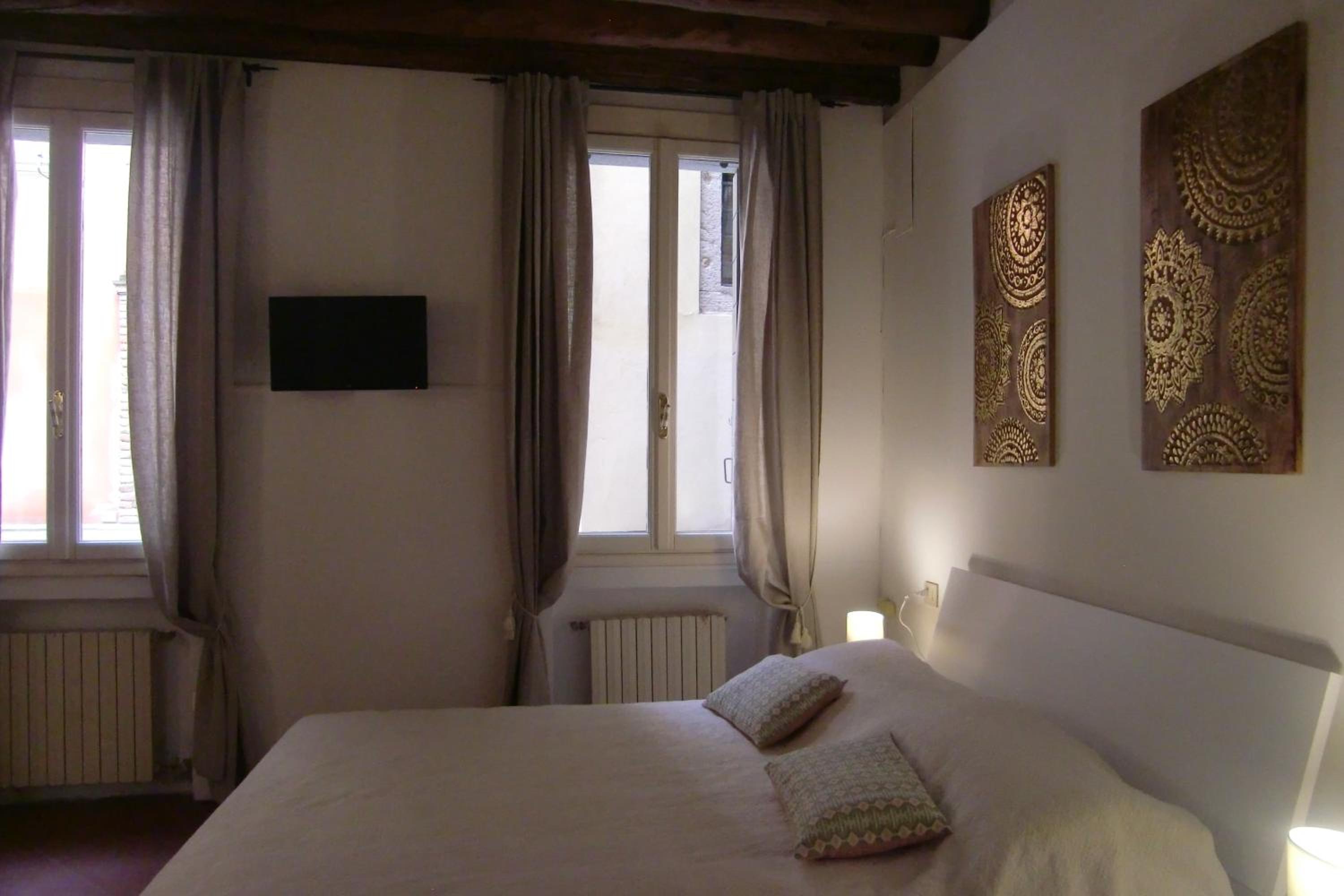 Studio Apartment photo 1