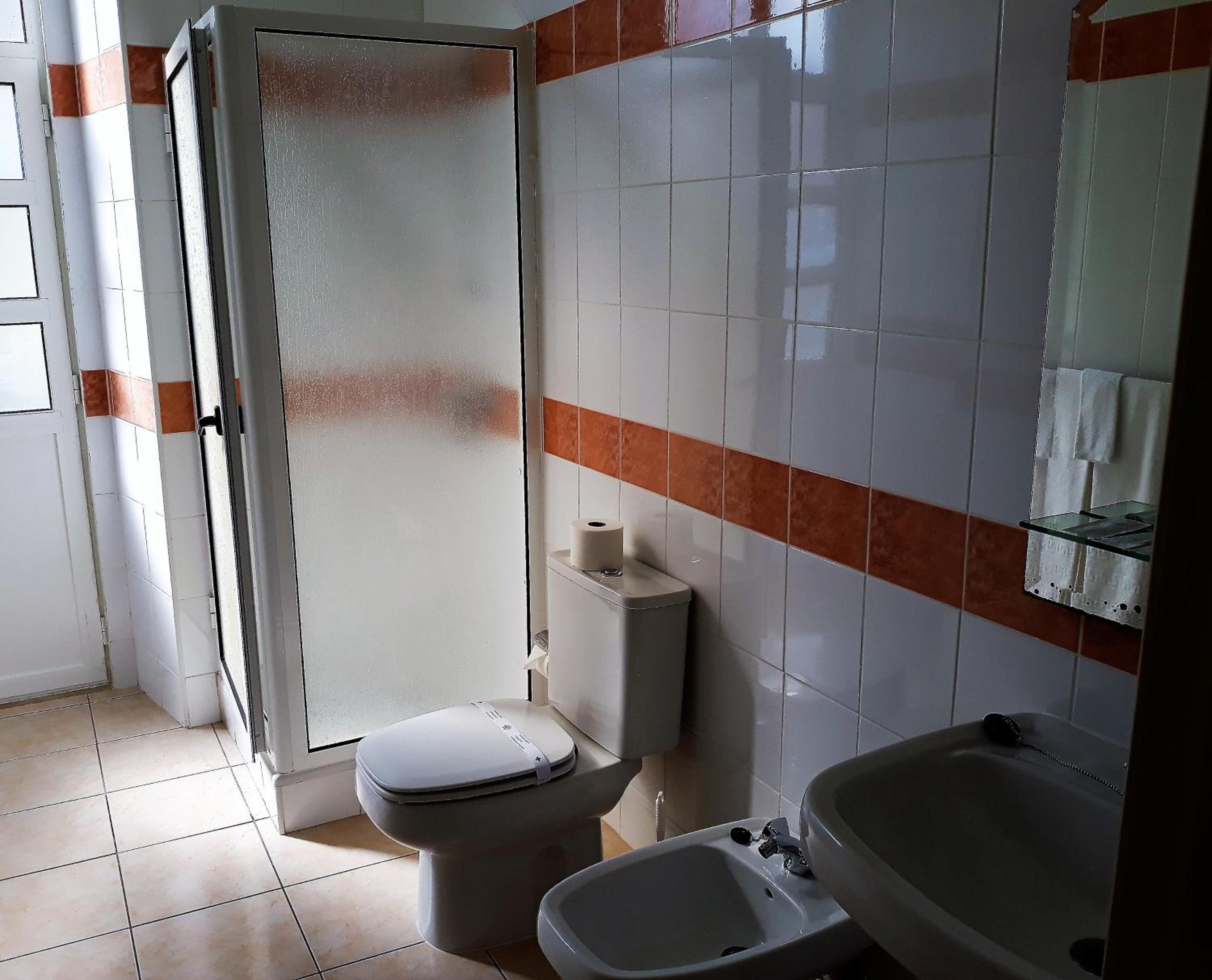 Double Room - Photo 8