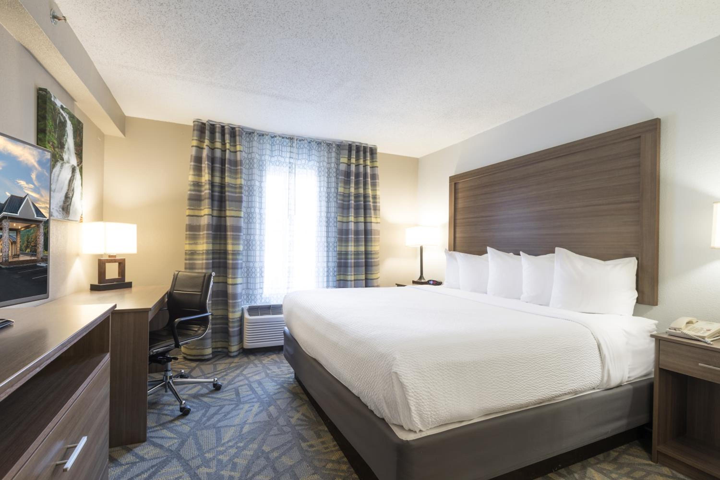 King Room with Roll-in Shower - Disability Access/Non-Smoking