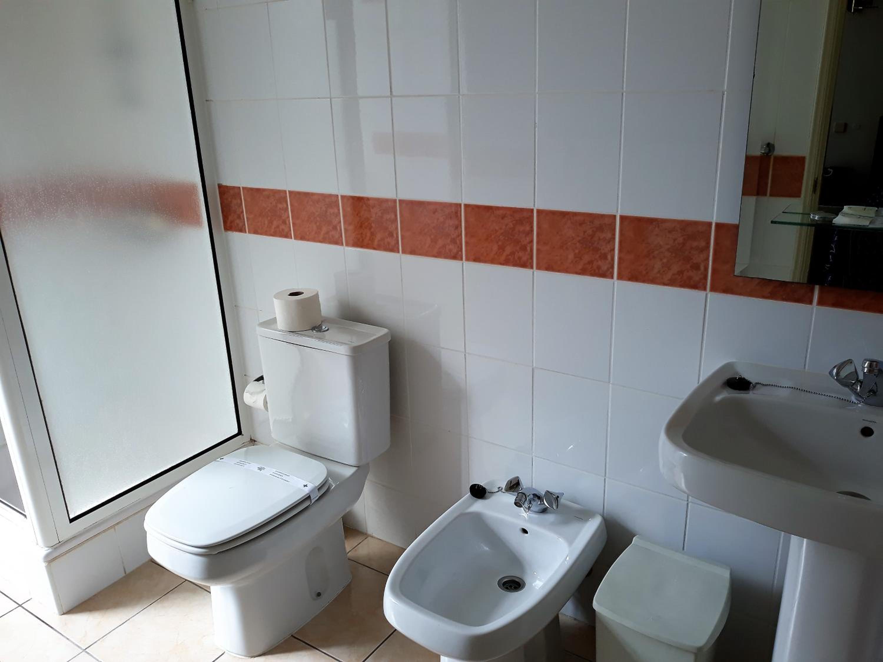 Double Room - Photo 6
