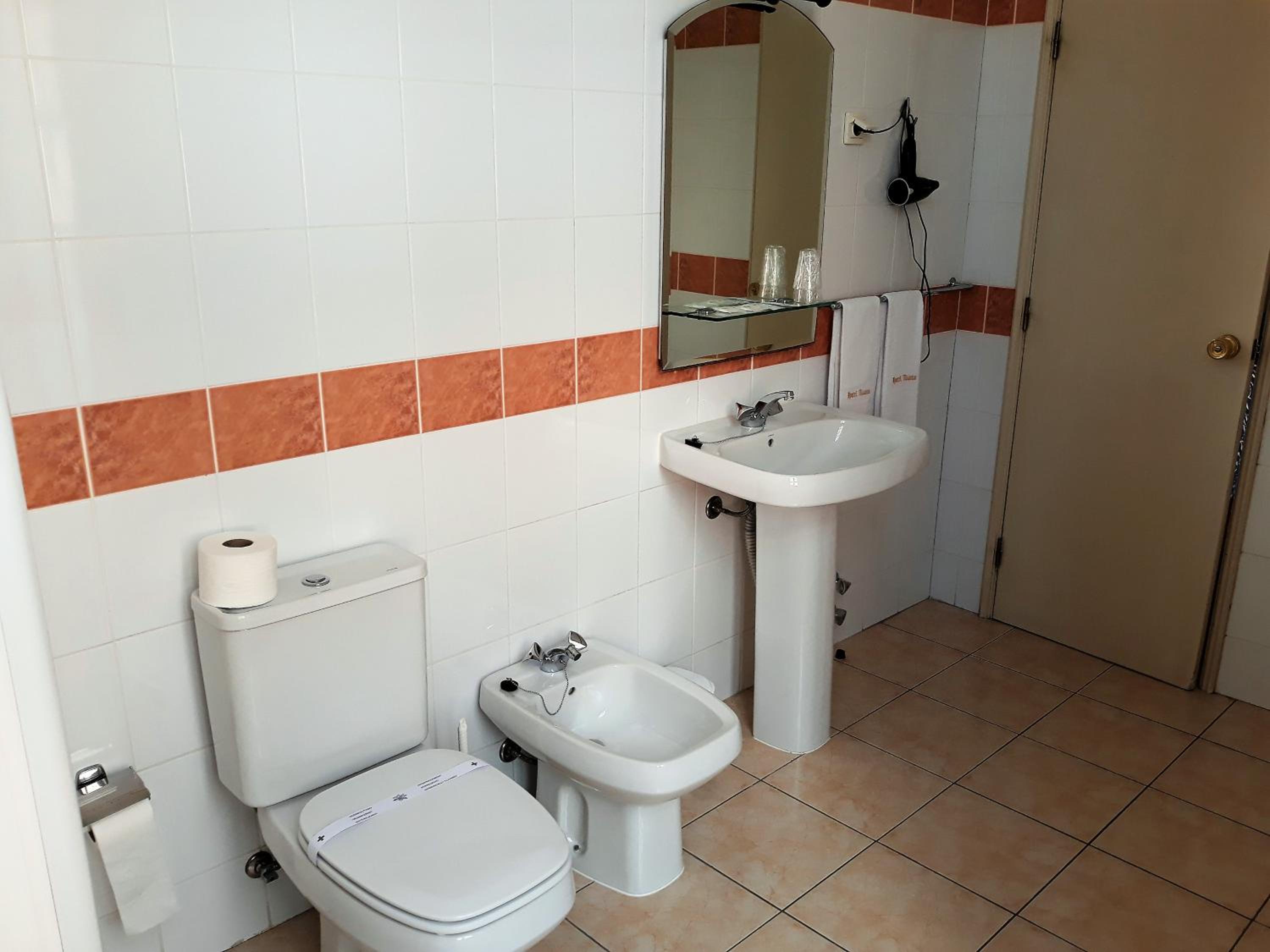 Double Room - Photo 5