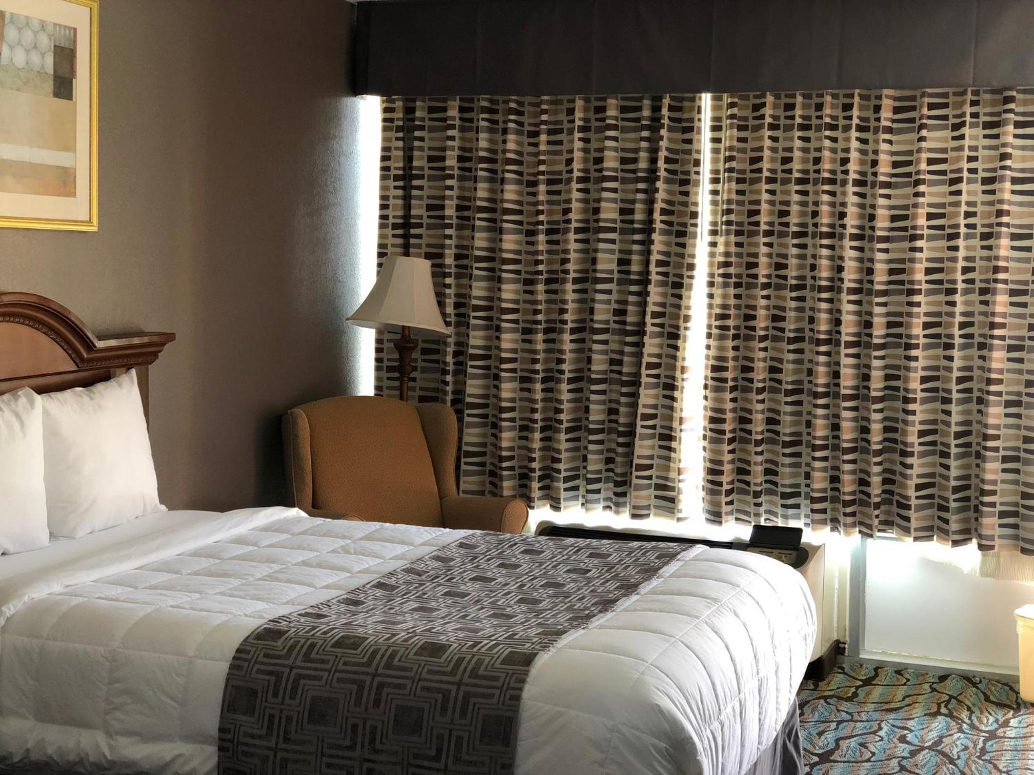 King Room - Non-Smoking - Photo 2