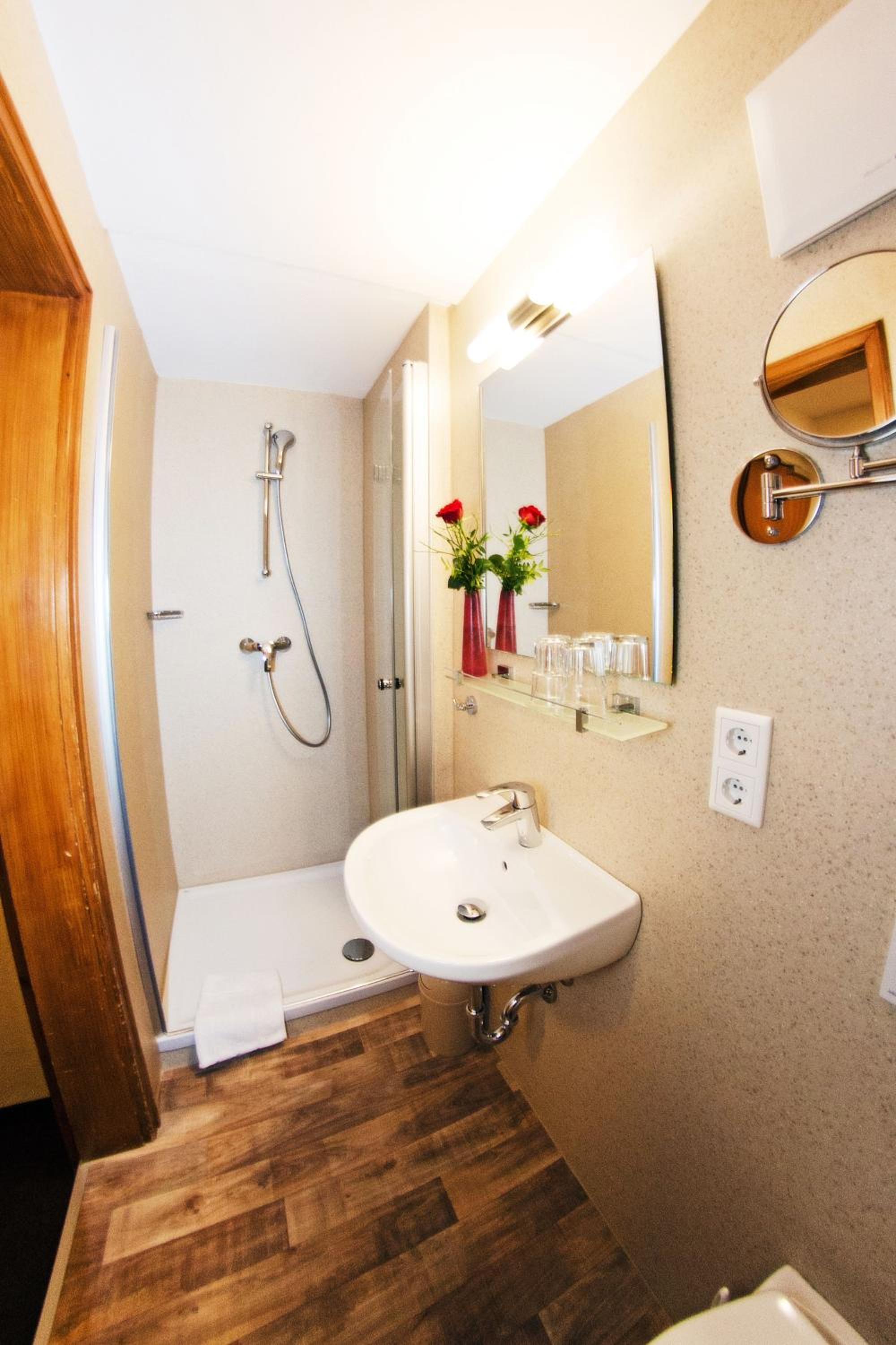 Standard Double Room - Photo 2