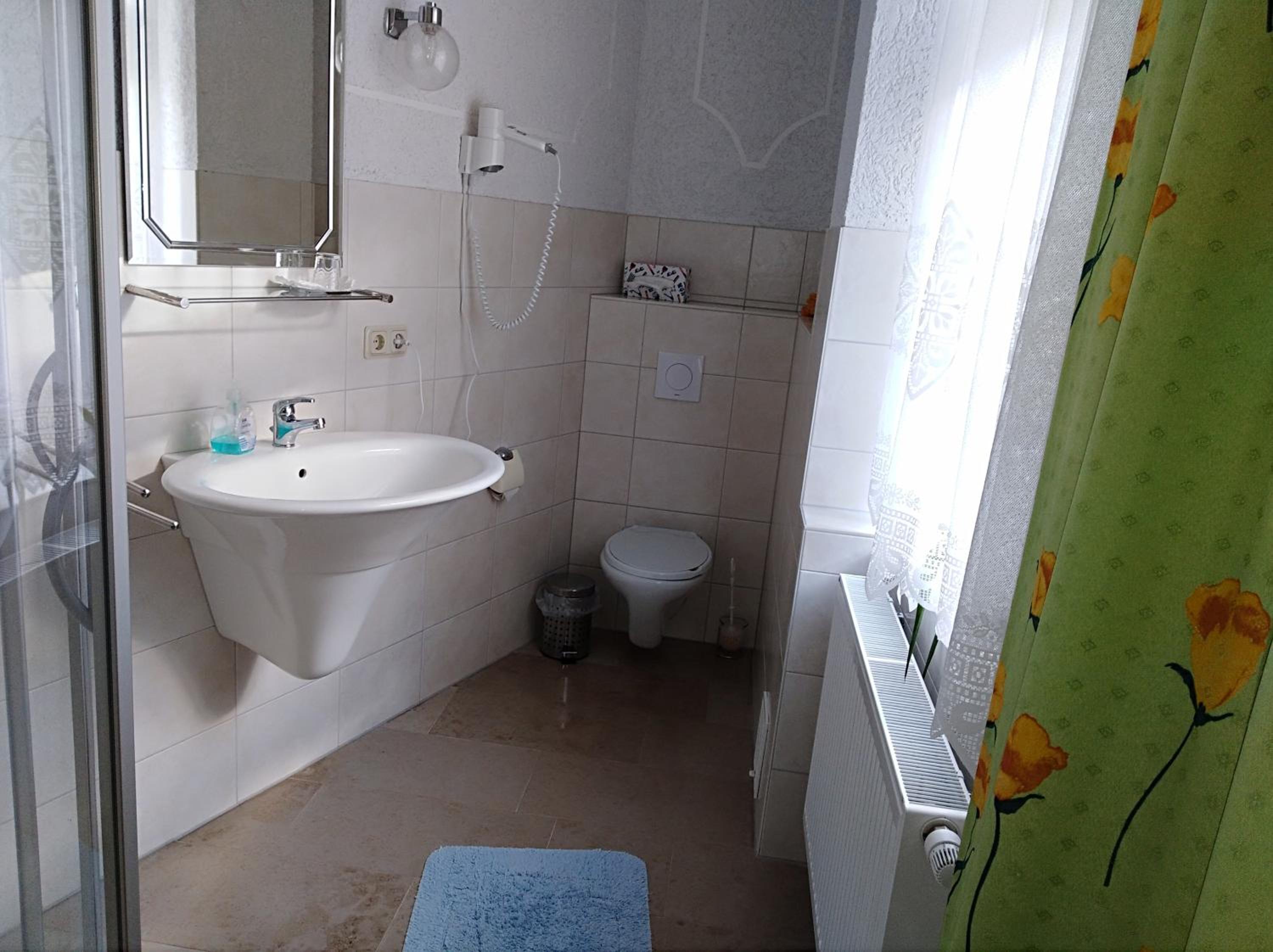 Single Room with Bathroom photo 2