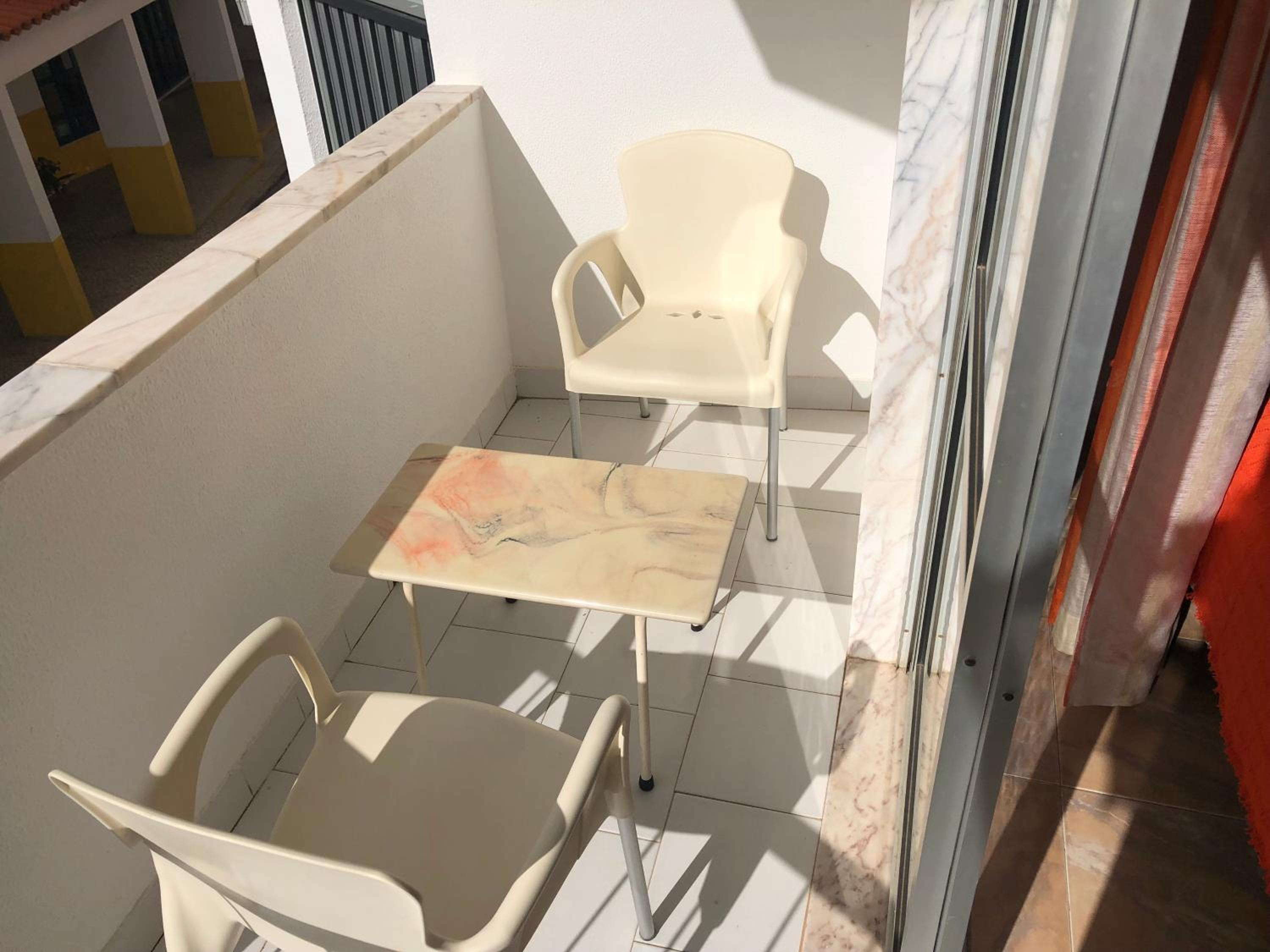 Standard Double or Twin Room with Balcony  (Shared Bathroom) photo 2
