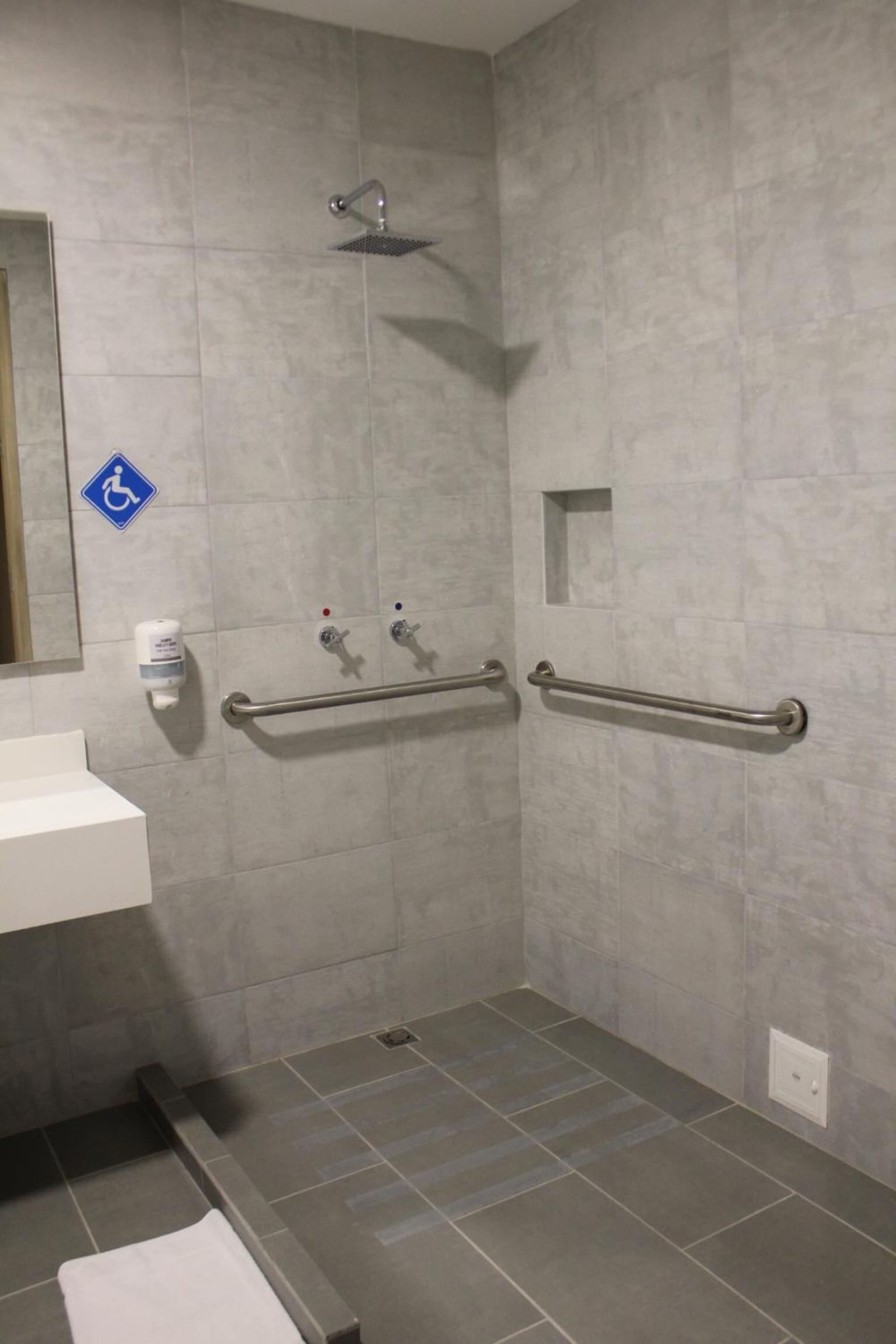 Double Room - Disability Access photo 2