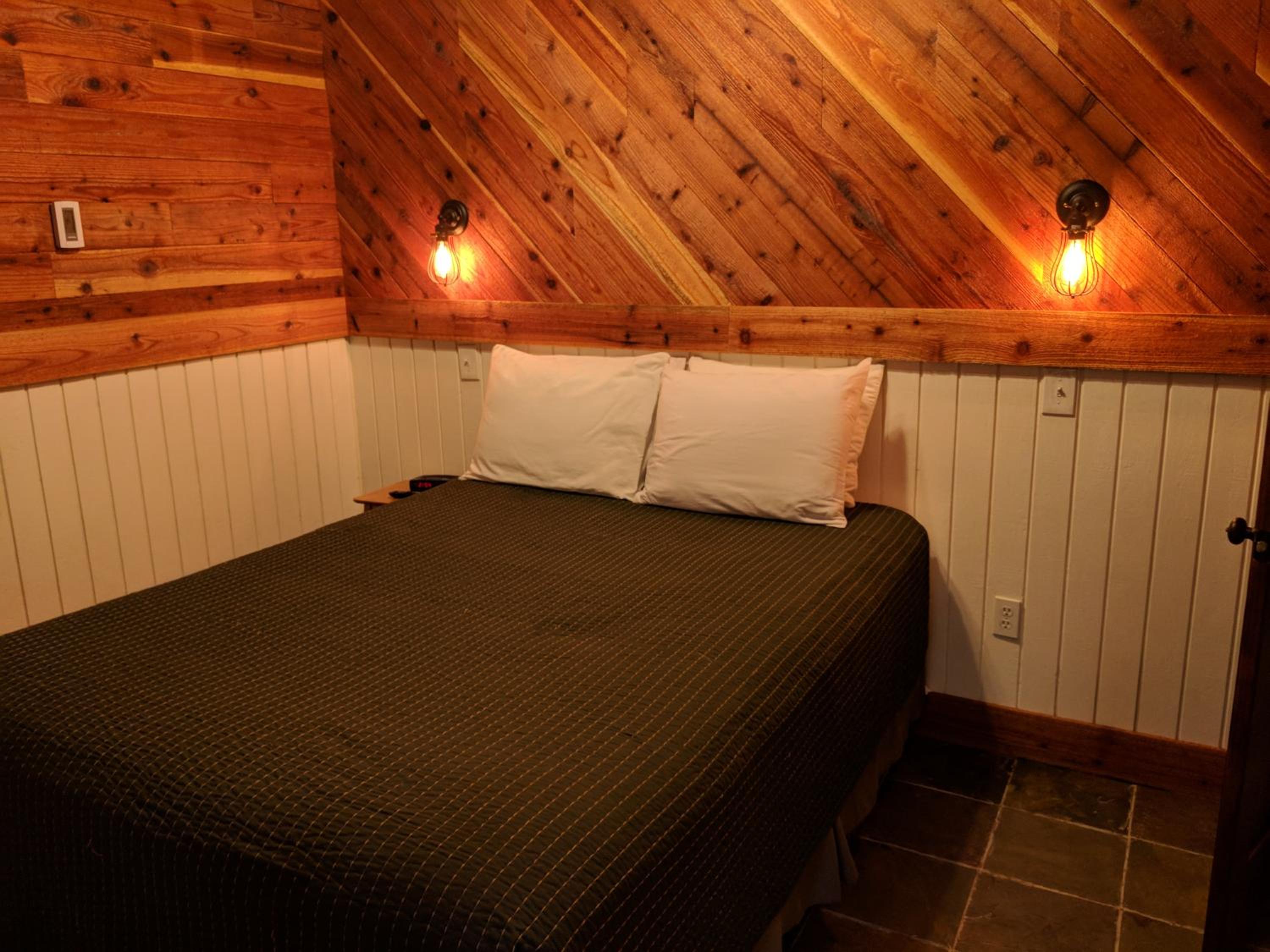 One-Bedroom Cottage (Dogs OK)