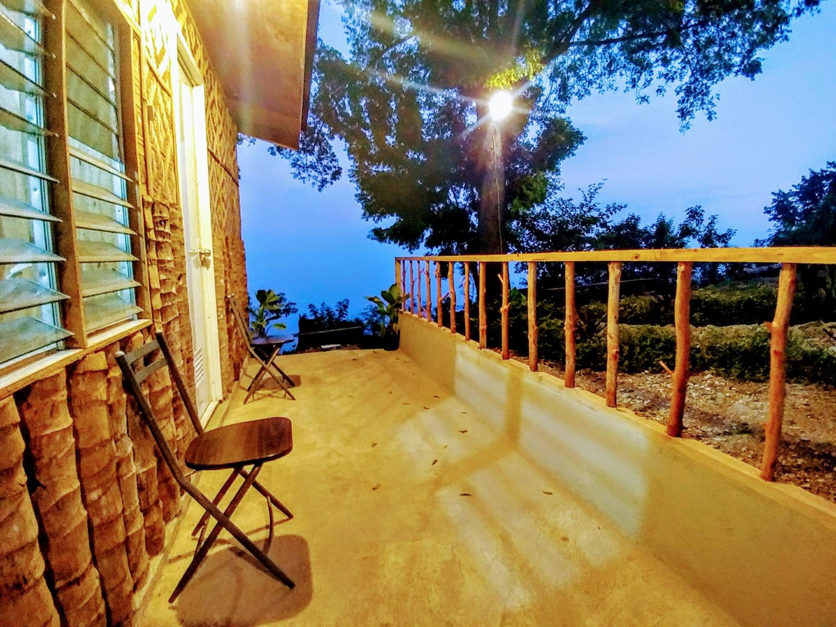 Quadruple Room with Private Bathroom - Photo 7