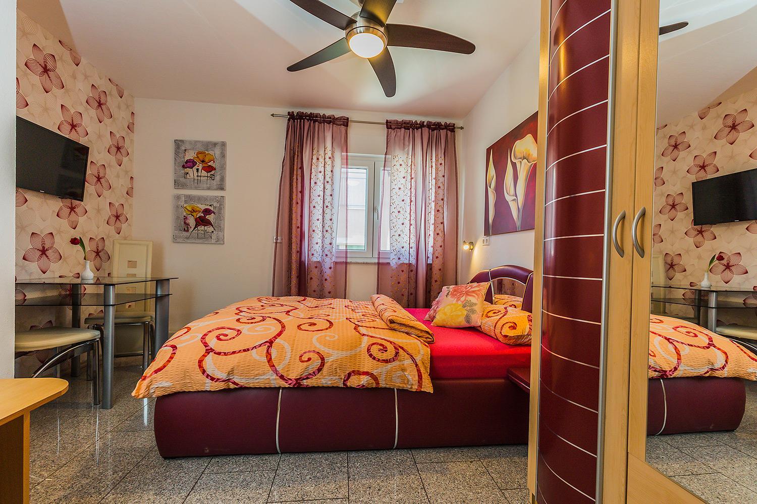 Family Room - Photo 6