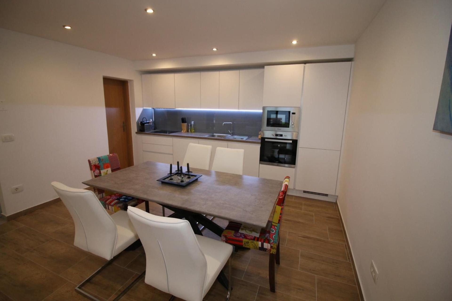 Apartment photo 2