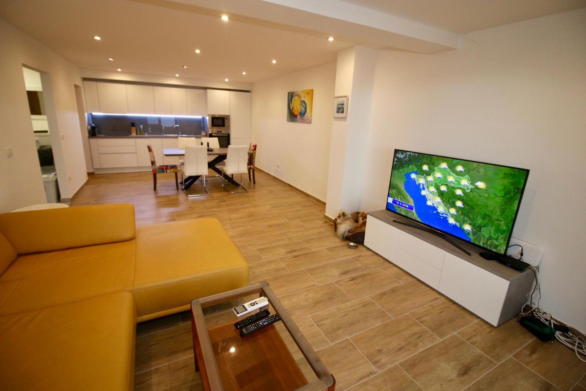 Apartment photo 3