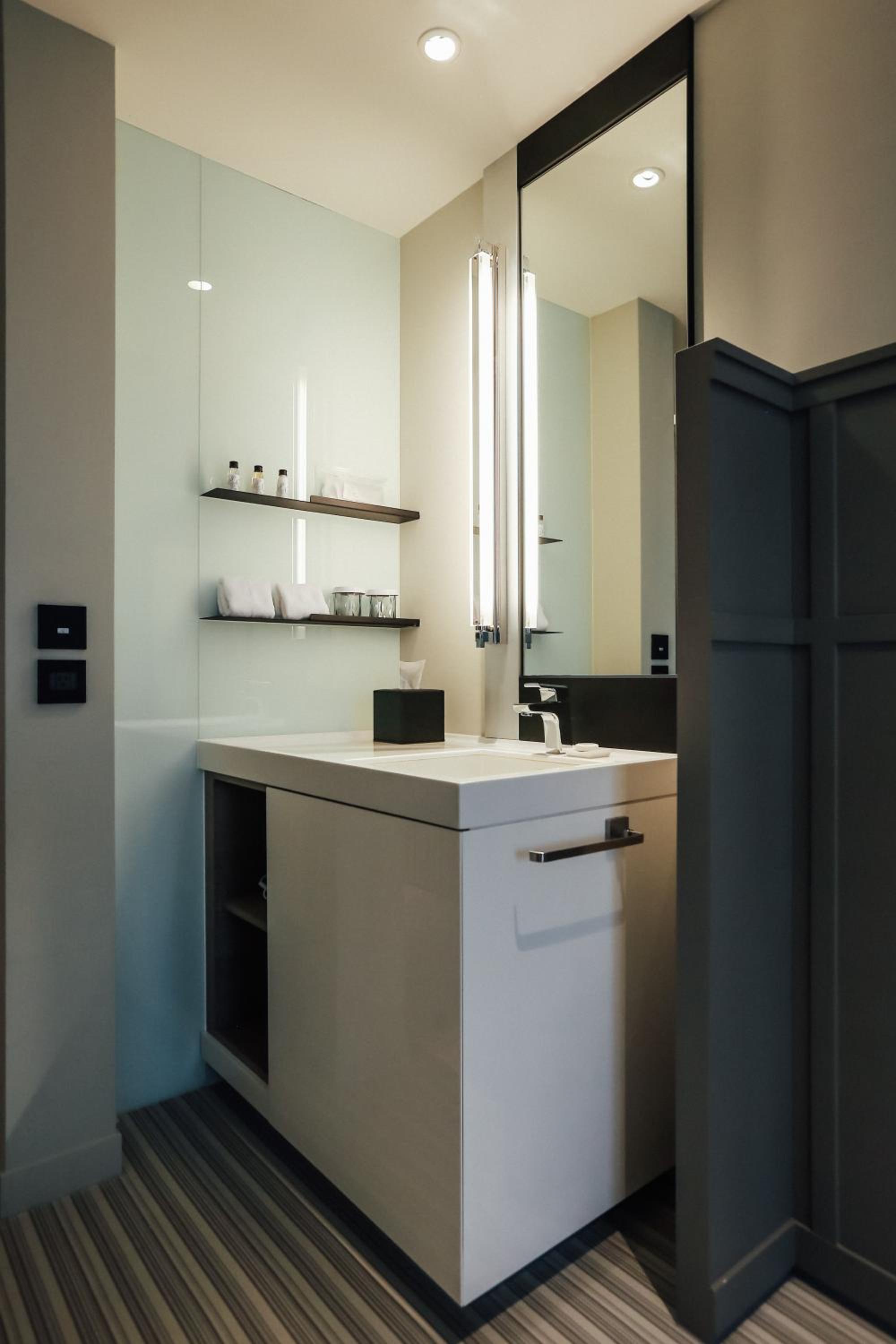 Deluxe Twin Room with Connecting Door photo 2