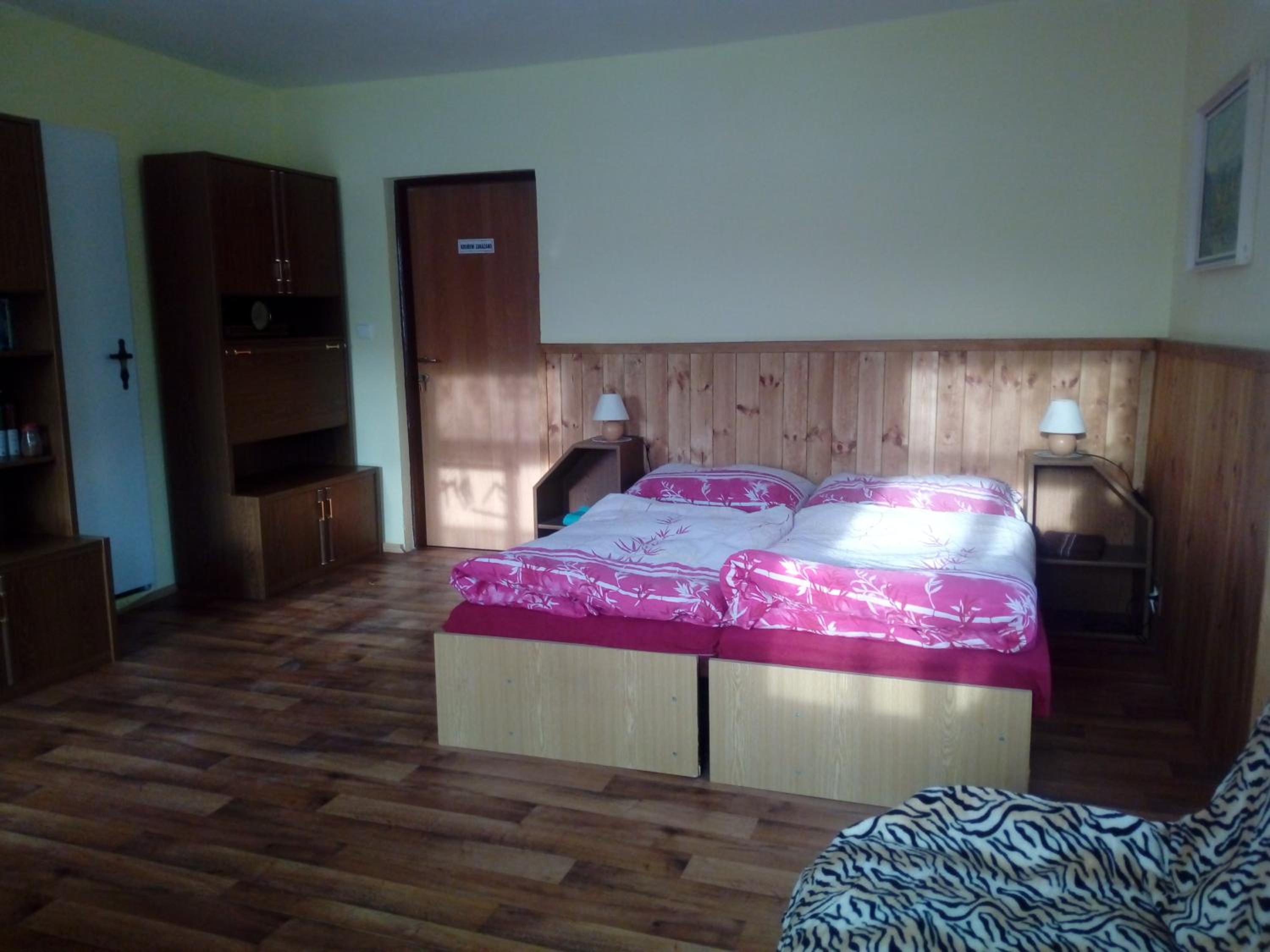Triple Room with Bathroom - Photo 8