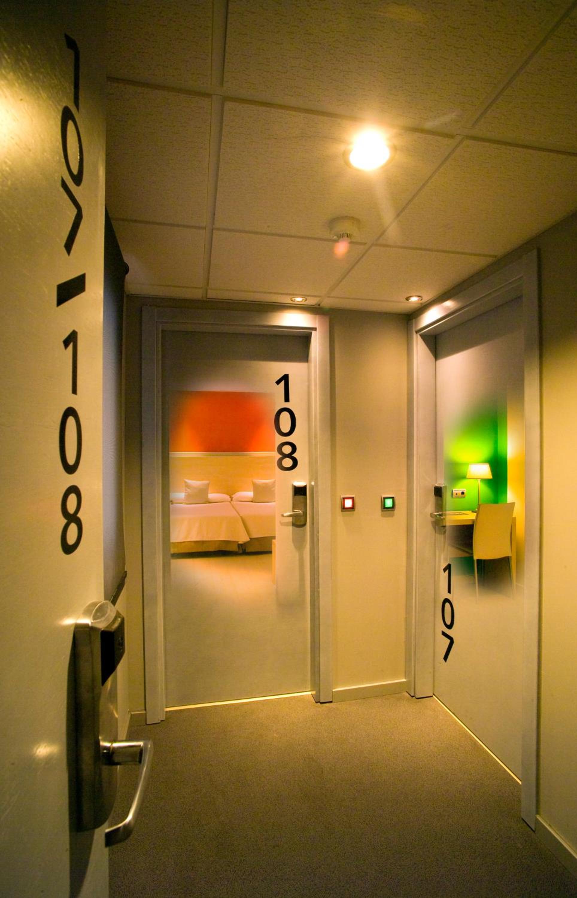 Twin Room - Disability Access photo 3