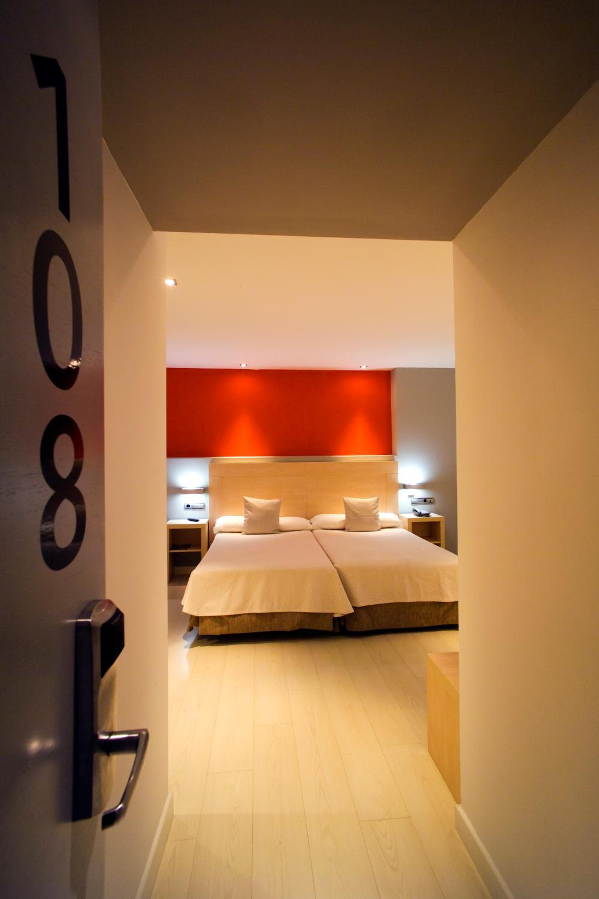 Basic Triple Room photo 3