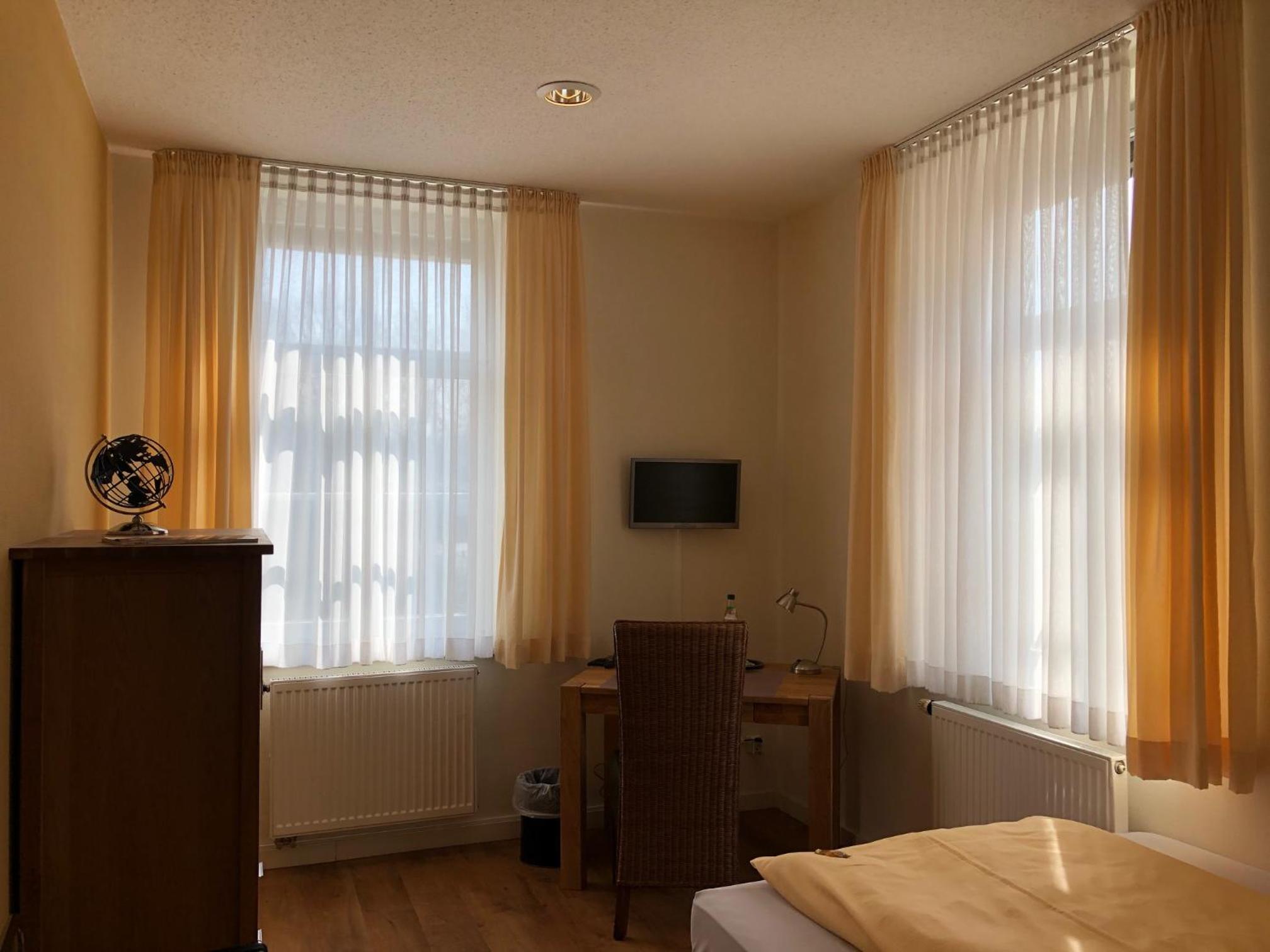 Single Room photo 2