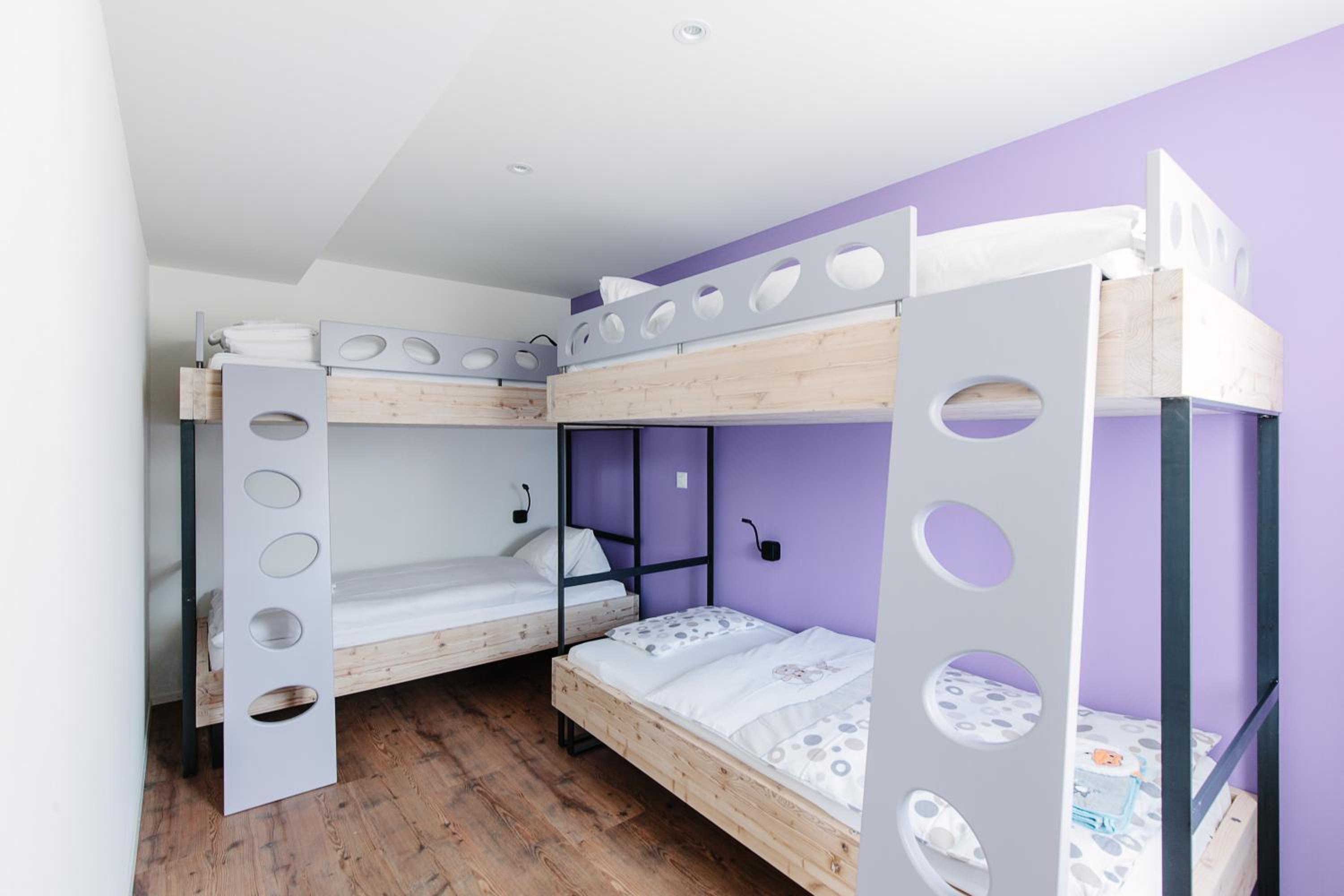 6-Bed Room - Photo 5