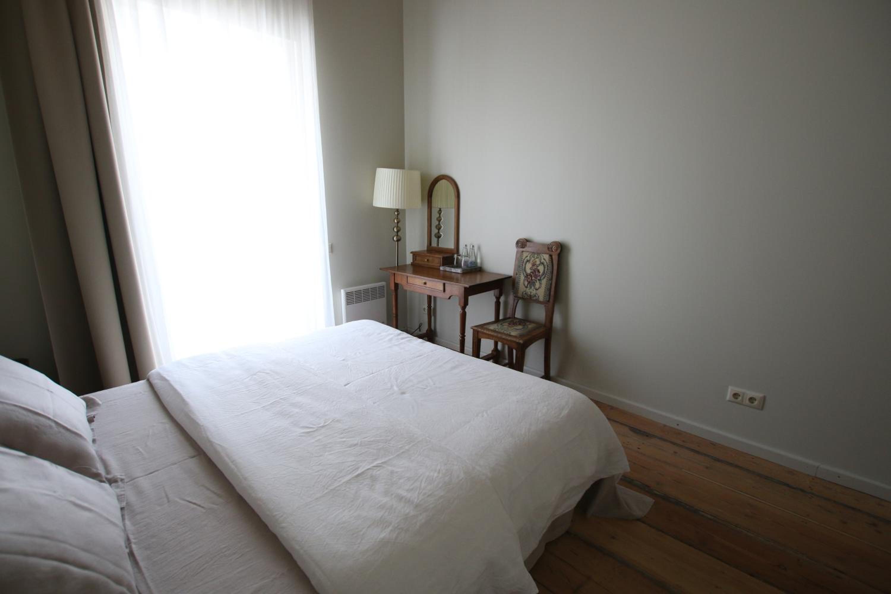 Double Room with Balcony - Photo 4