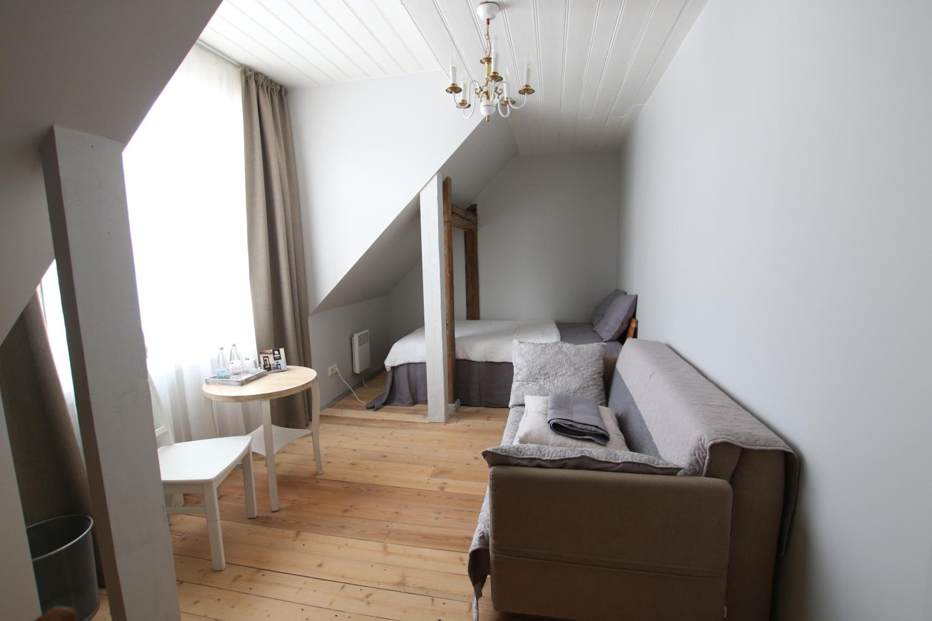 Standard Family Room - Photo 6