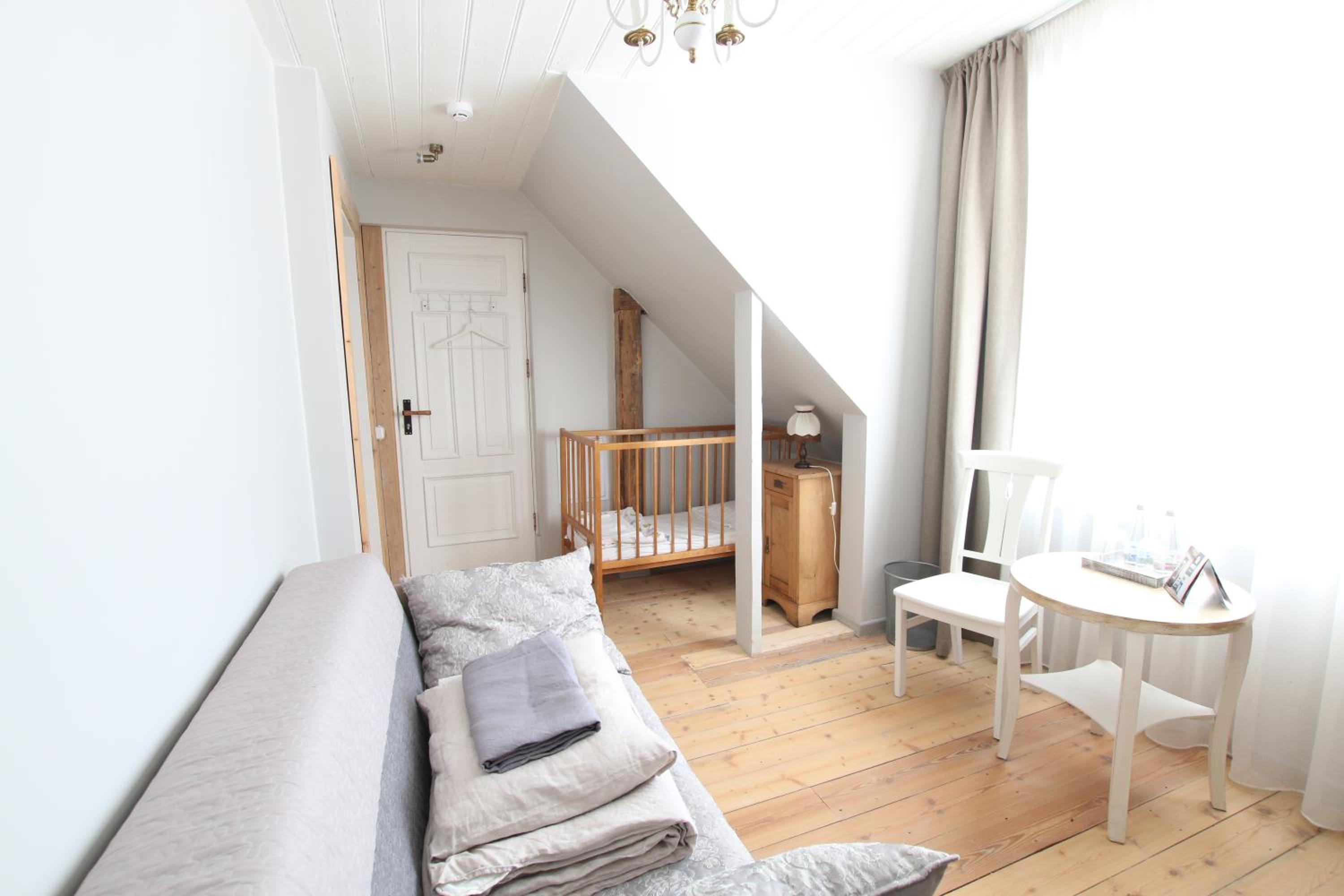 Standard Family Room - Photo 5